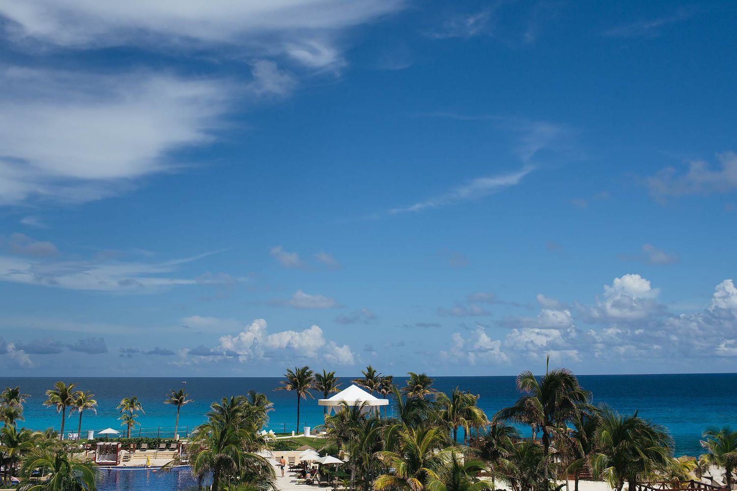 Panoramic view of the wedding gazebo at Hyatt Ziva Cancun. Ideal venue for oceanfront destination wedding ceremonies in Mexico