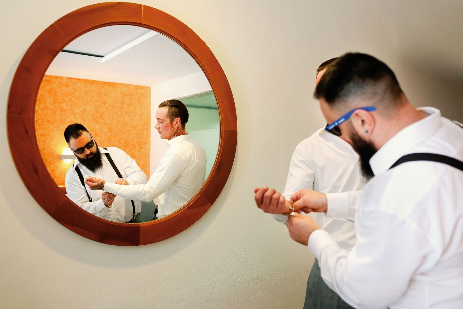 Scott’s groomsmen helping him get ready in a Grand Sirenis resort room