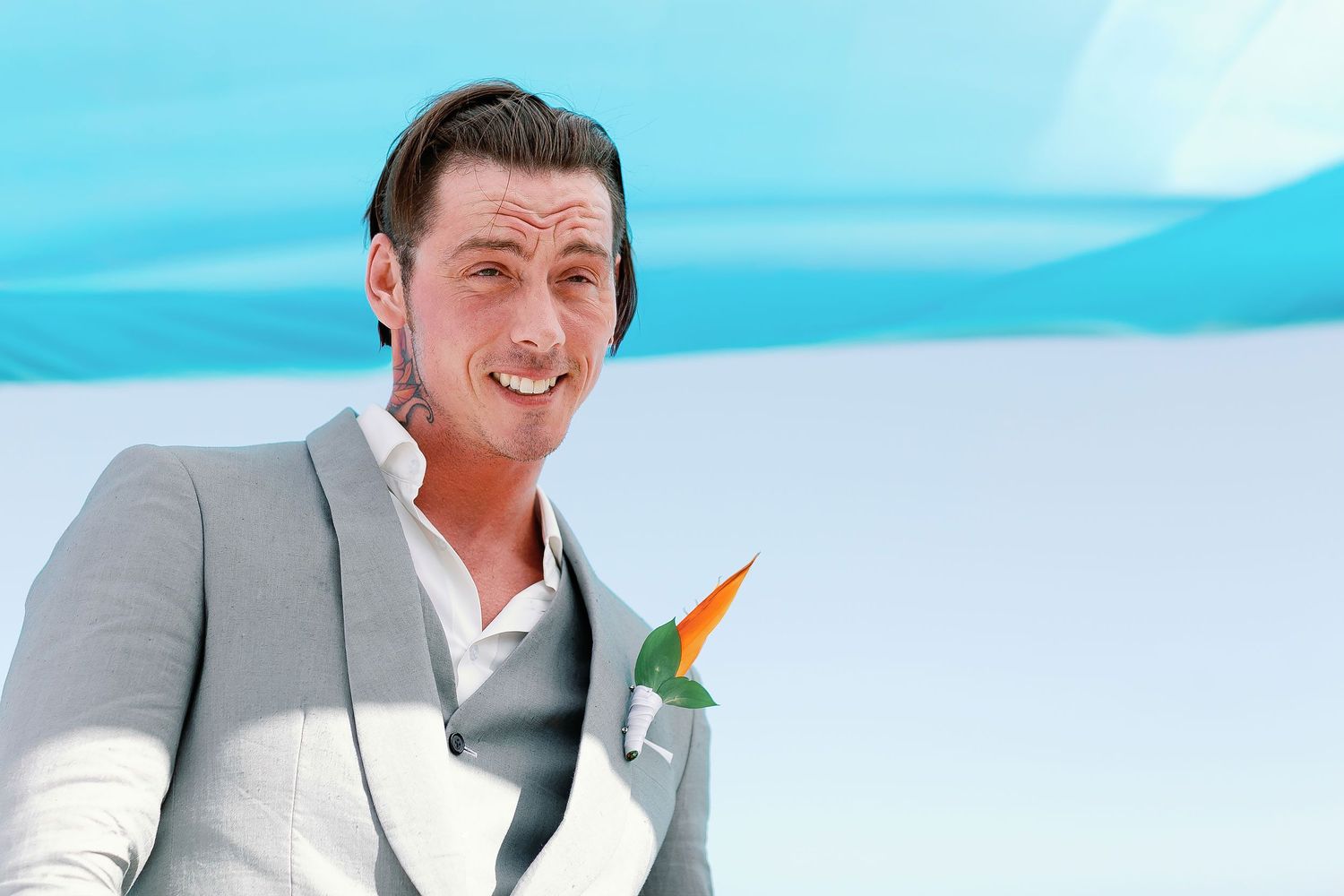Scott waiting in a gray suit at the Riviera Maya beach ceremony