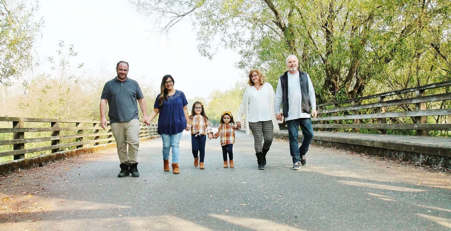 Outdoor location family portrait shoots.