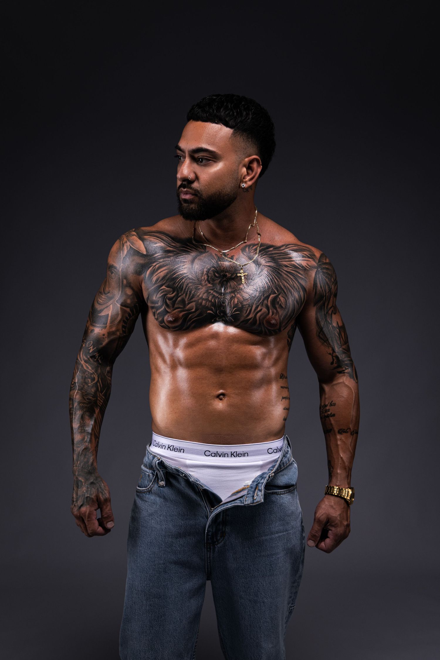 Fitness portrait photography session captured in a Darwin photography studio by Julie Françoise Imagery
