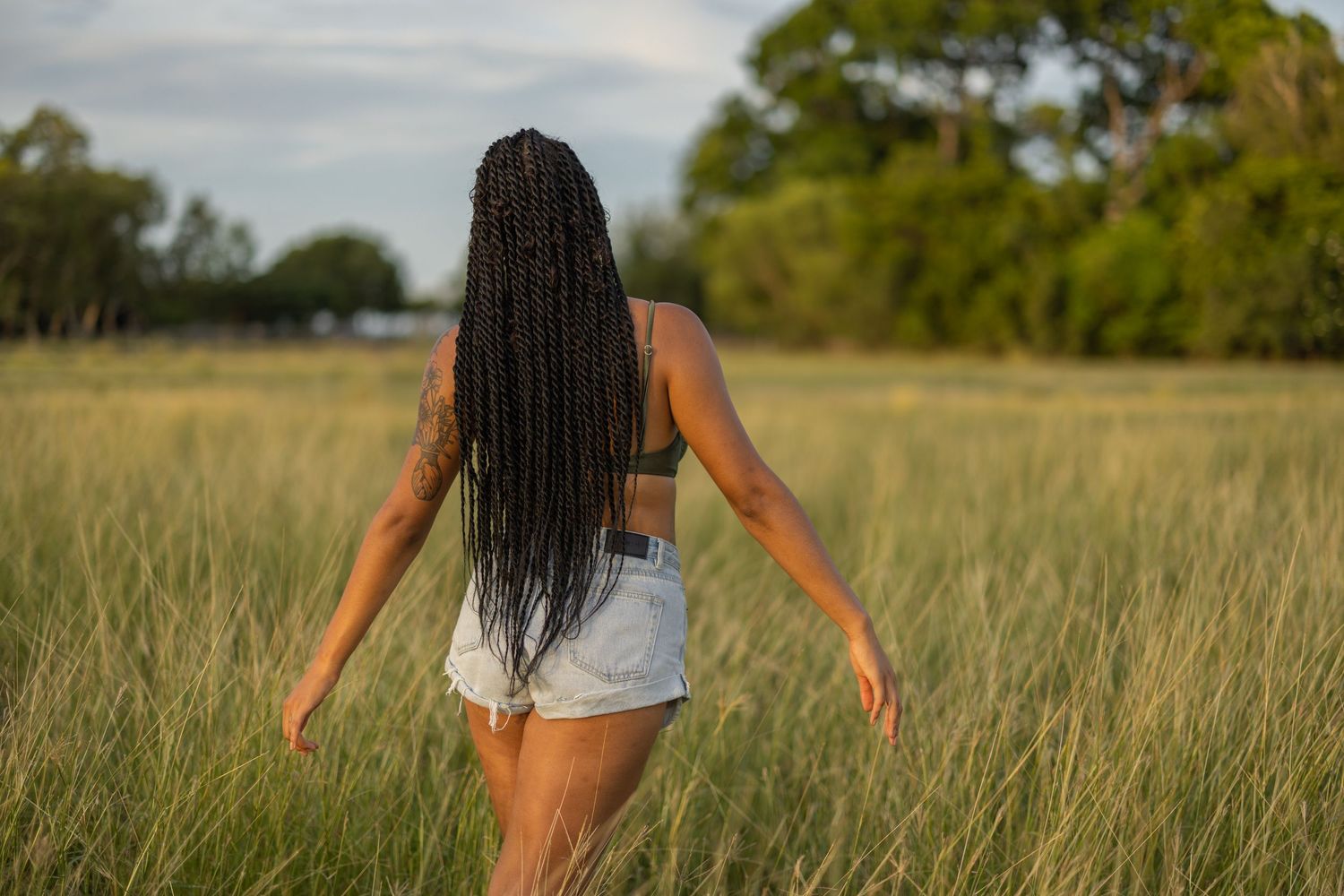 Creative outdoor portrait photography session in Darwin featuring natural field scenery captured by Julie Françoise Imagery
