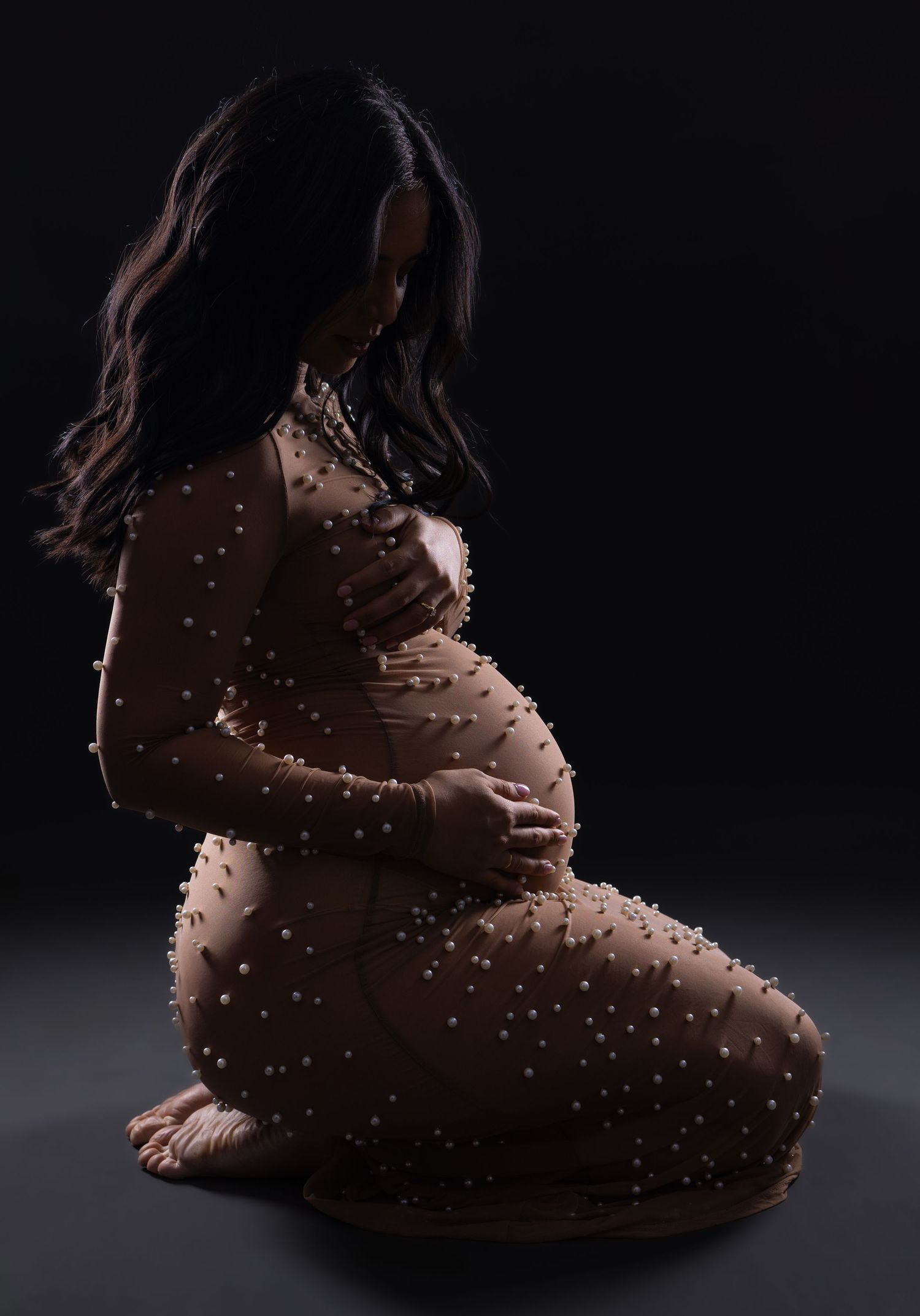 Timeless maternity photography session in darwin studio captured by julie francoise imagery