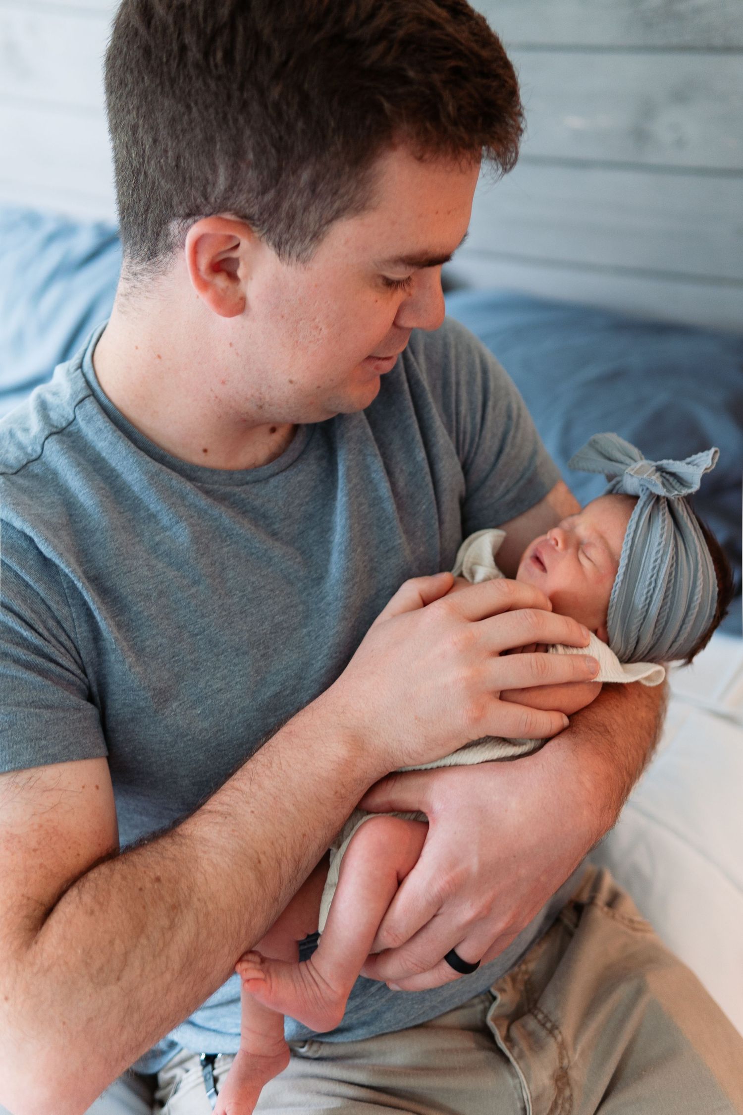 Father lovingly kisses newborn baby's tiny feet in a sequence of heartwarming photos.