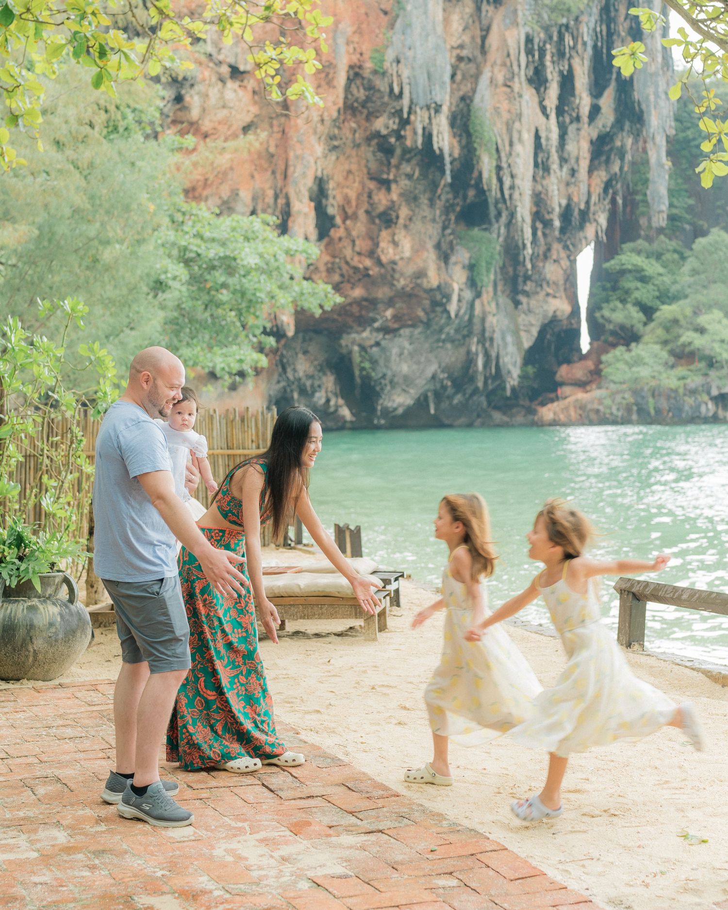 Rayavadee Krabi is a stunning place and amazing view, This is very good location for wedding , honeymoon and family  photoshoot