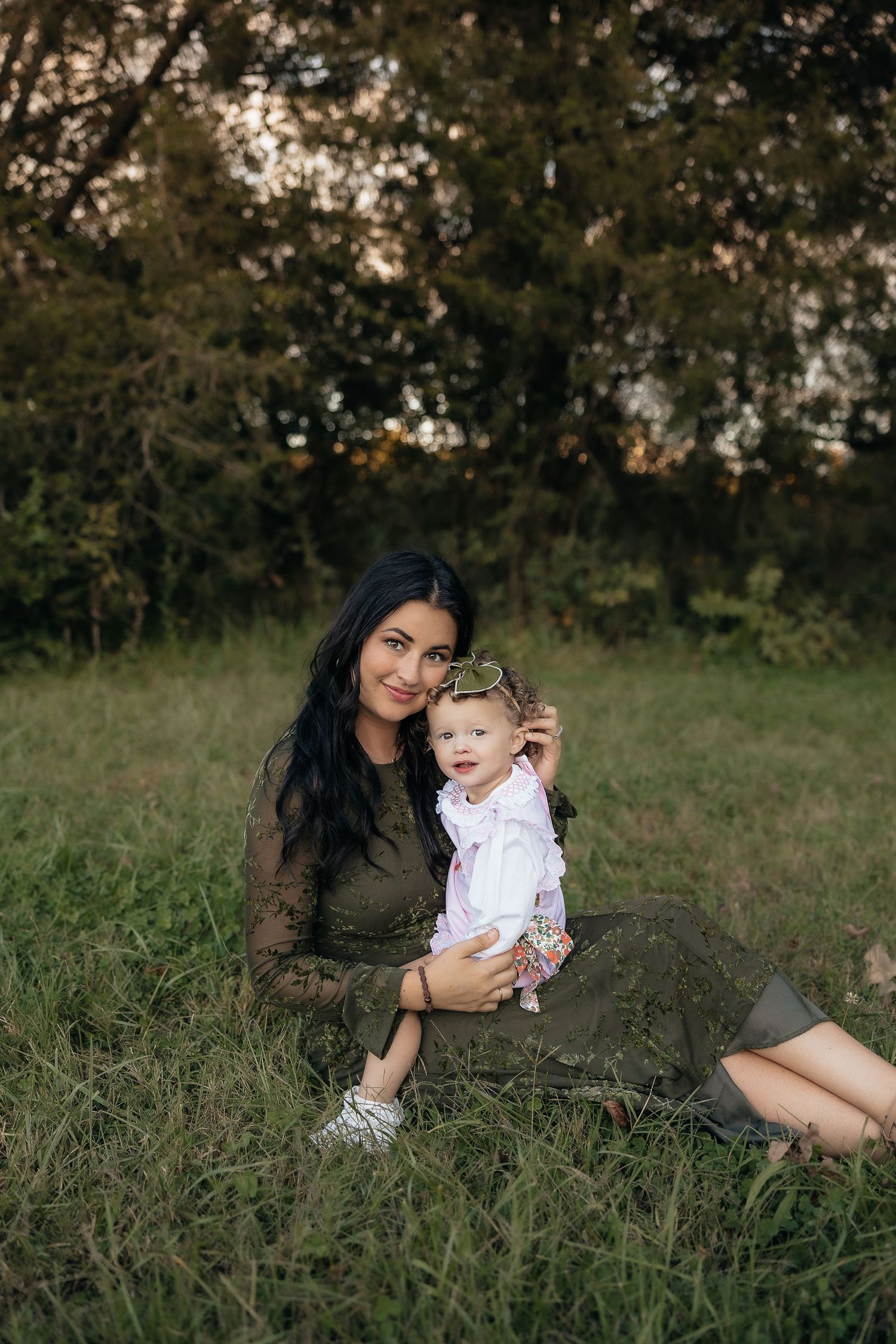 Mother and child portrait session in natural outdoor setting.