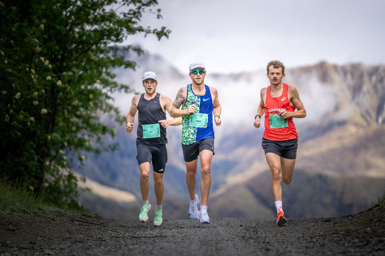 runners taking on the queenstown marathon