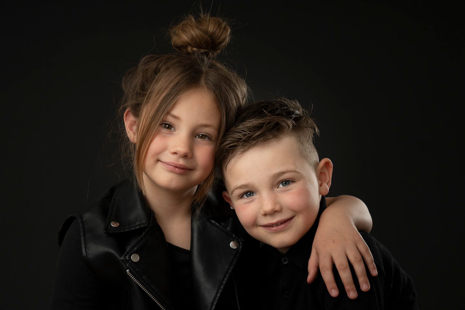 Kinderportret gemaakt in een fotostudio in Tilburg.