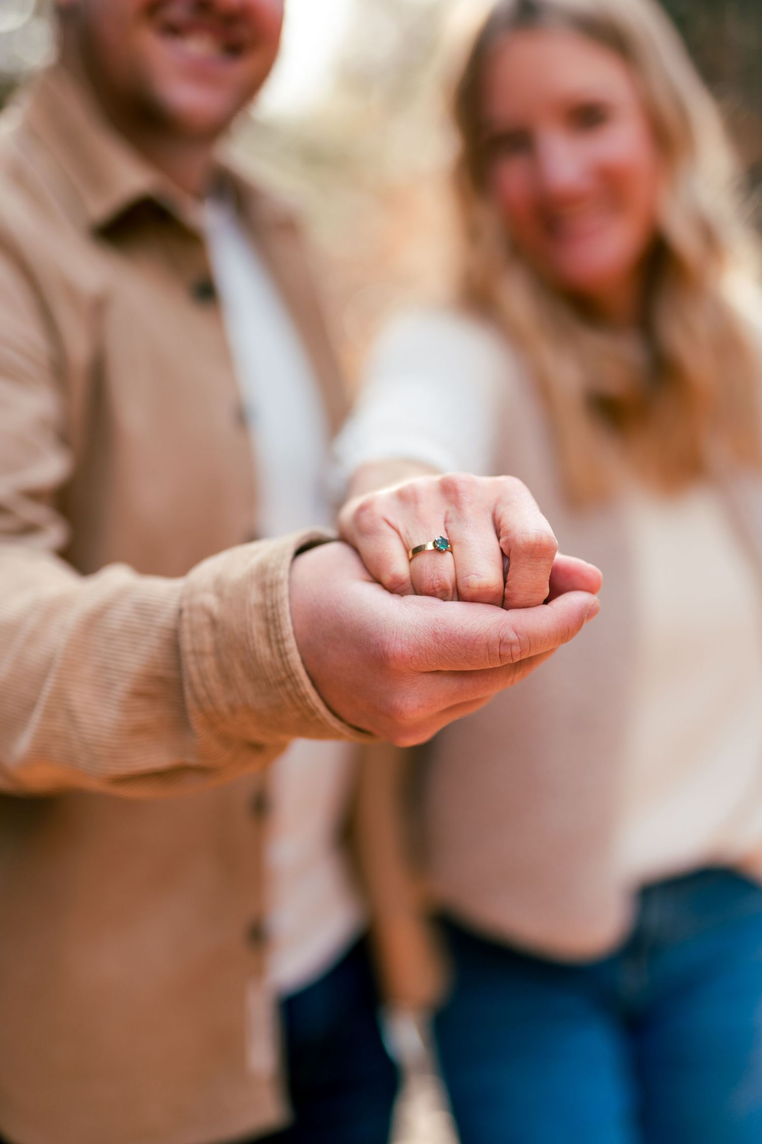 Golden hour couple session in the mountains. Romantisches Paarshooting Sonnenuntergang Chur Umgebung. Joseph Bejaran Photography.