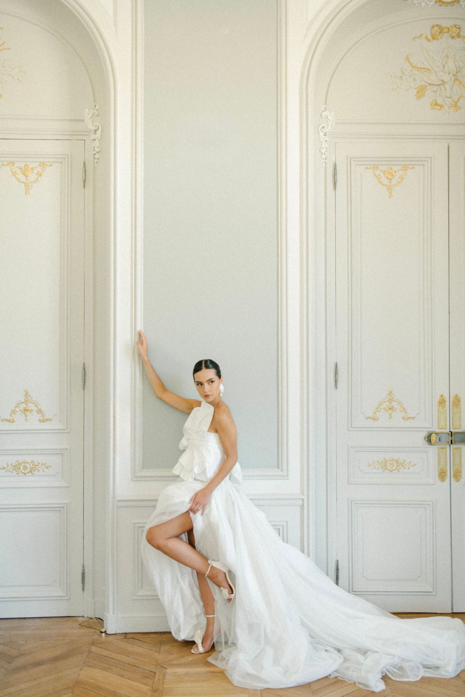 Model Bride Fashion Post