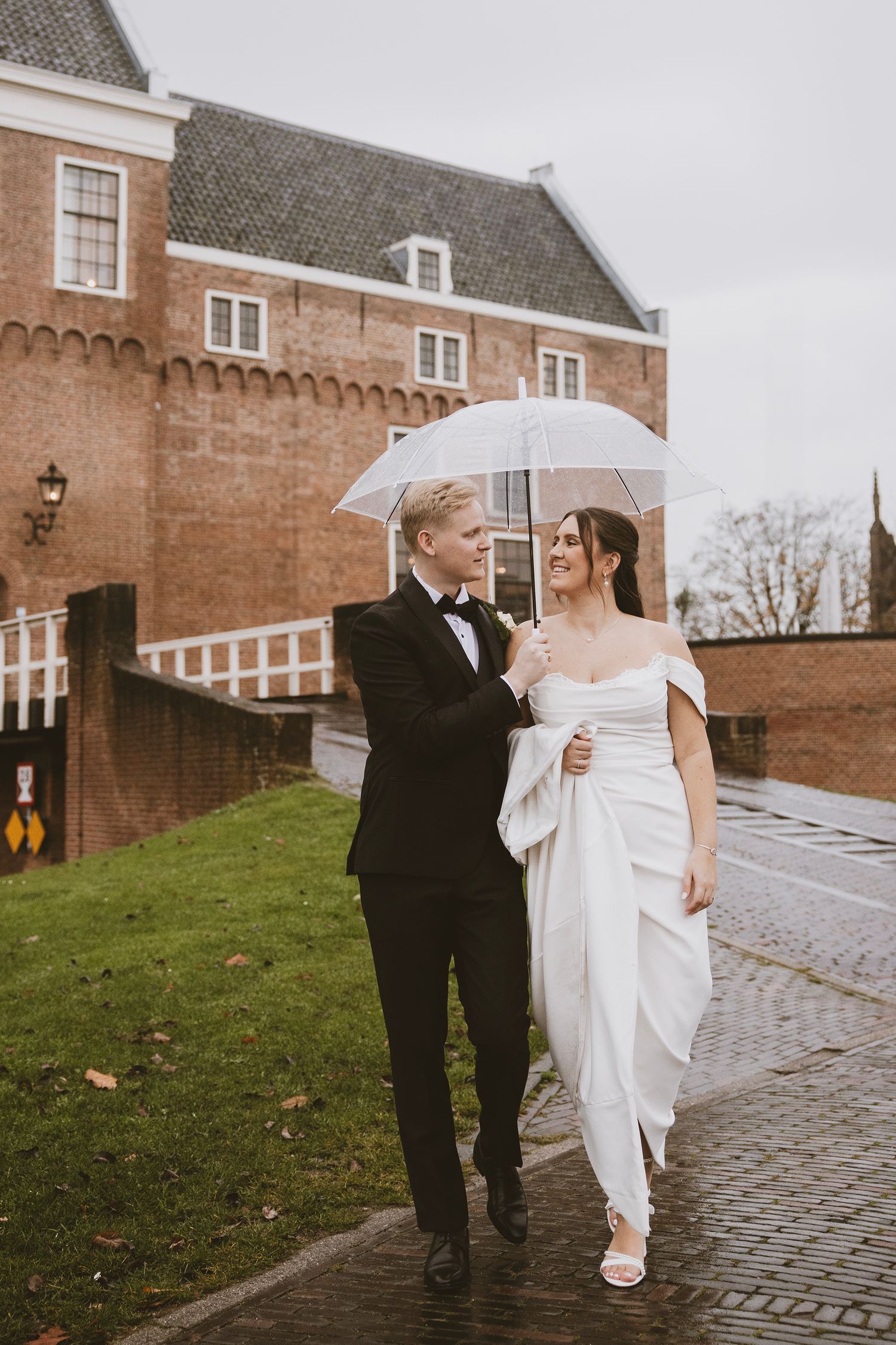 Trouwfotograaf uit Woerden, die deze bruiloft bij Kasteel Woerden mocht vastleggen.