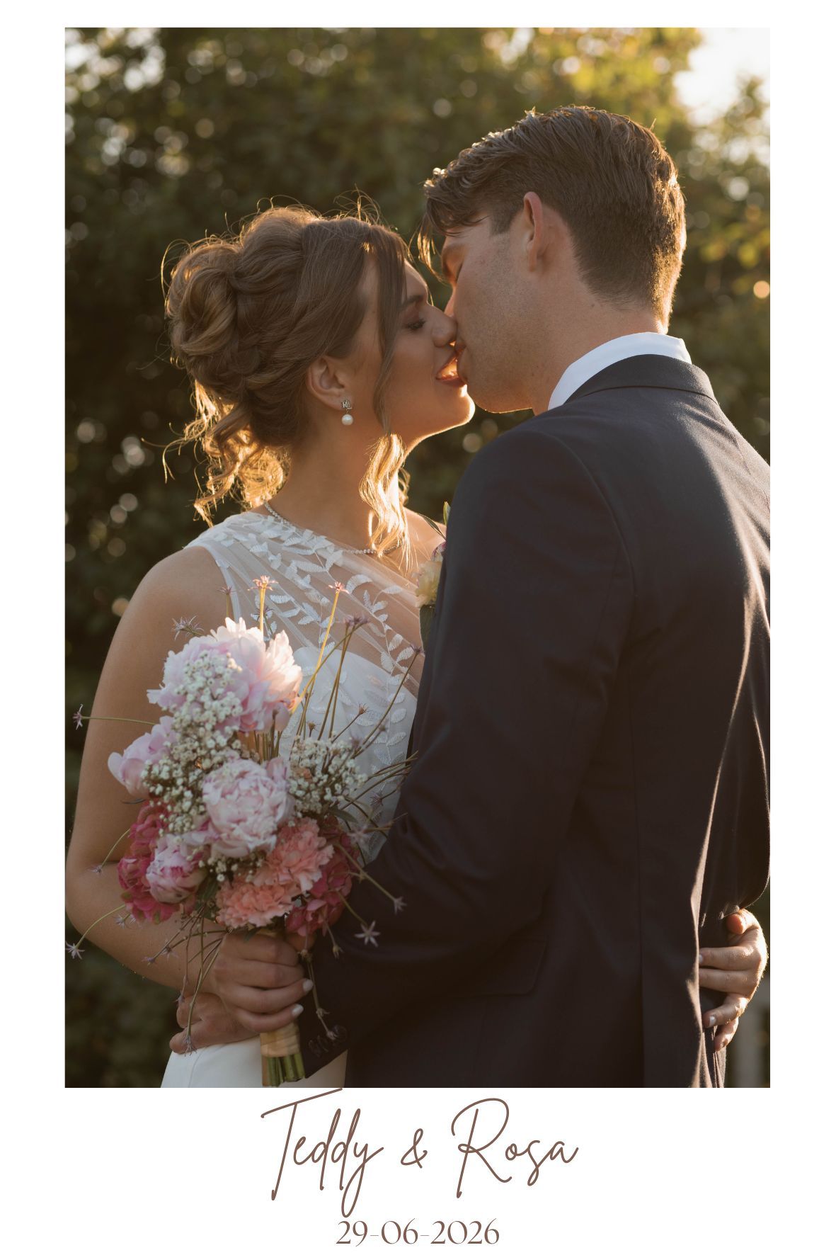 A bride and groom share a kiss outdoors at golden hour, with the bride holding a pink floral bouquet, dated 29.06.2026.