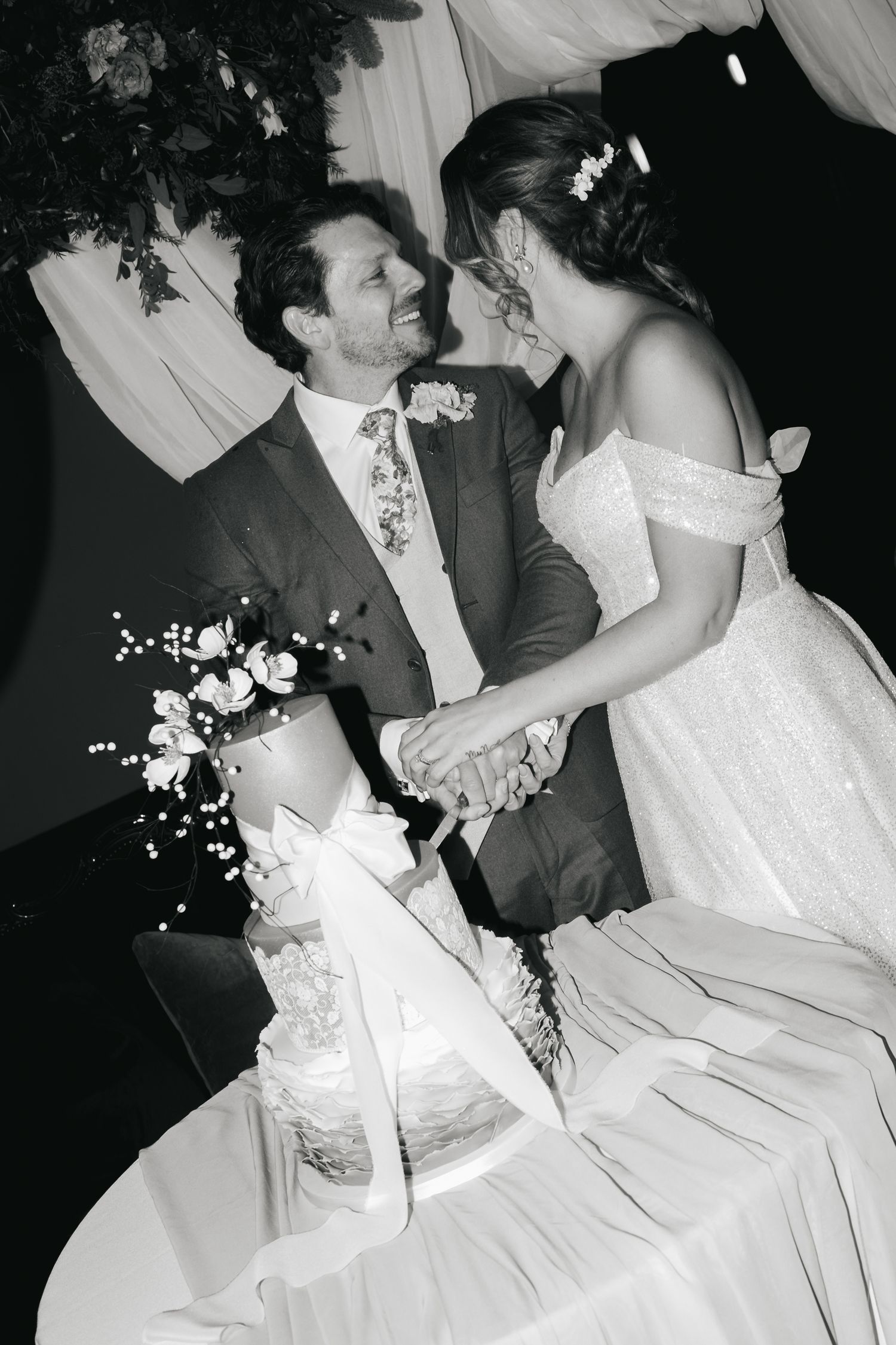 Evening wedding portraits at South Farm, captured by @lyfphotos