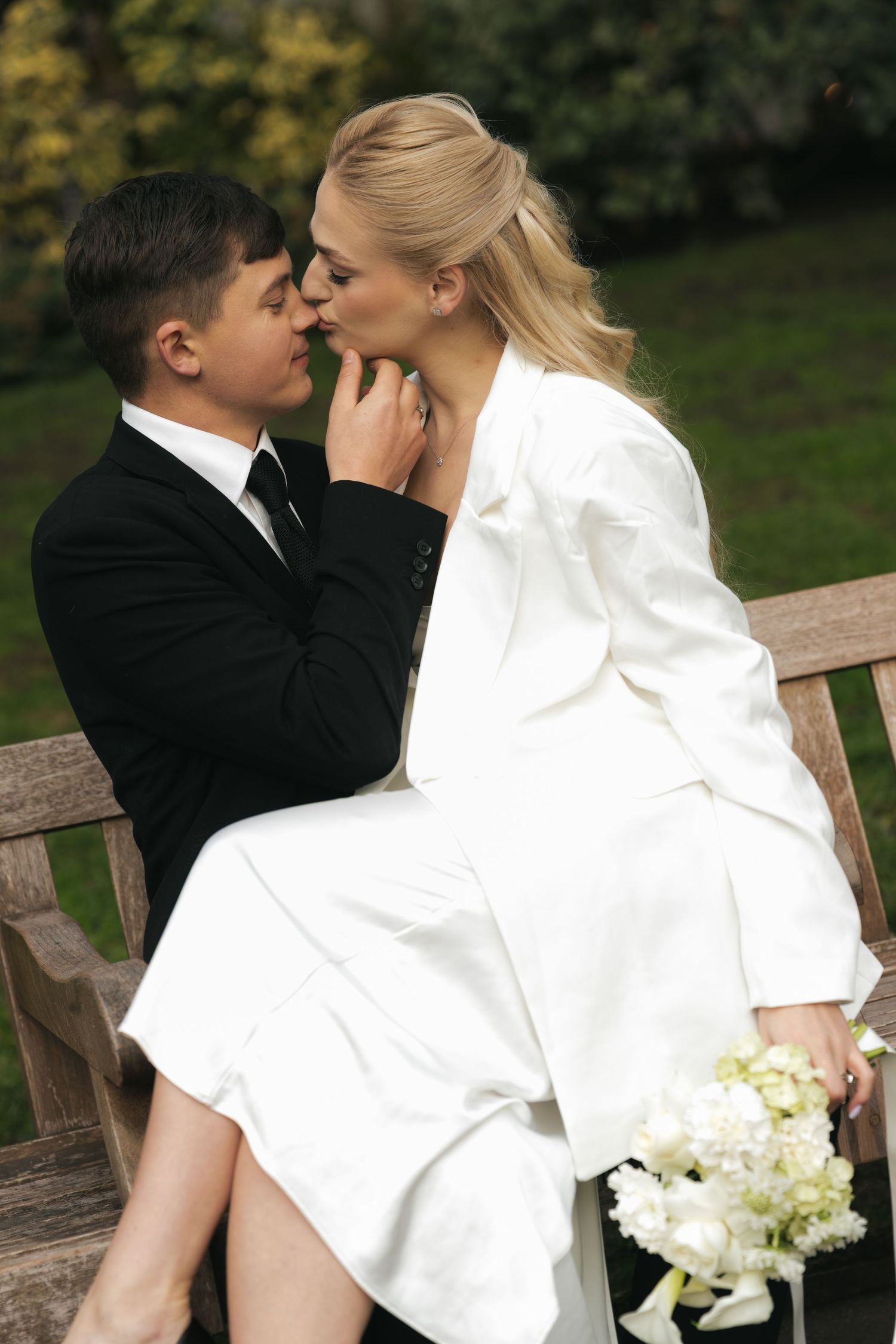 “Couple photographed in Victoria Embankment Gardens during a London city session.”