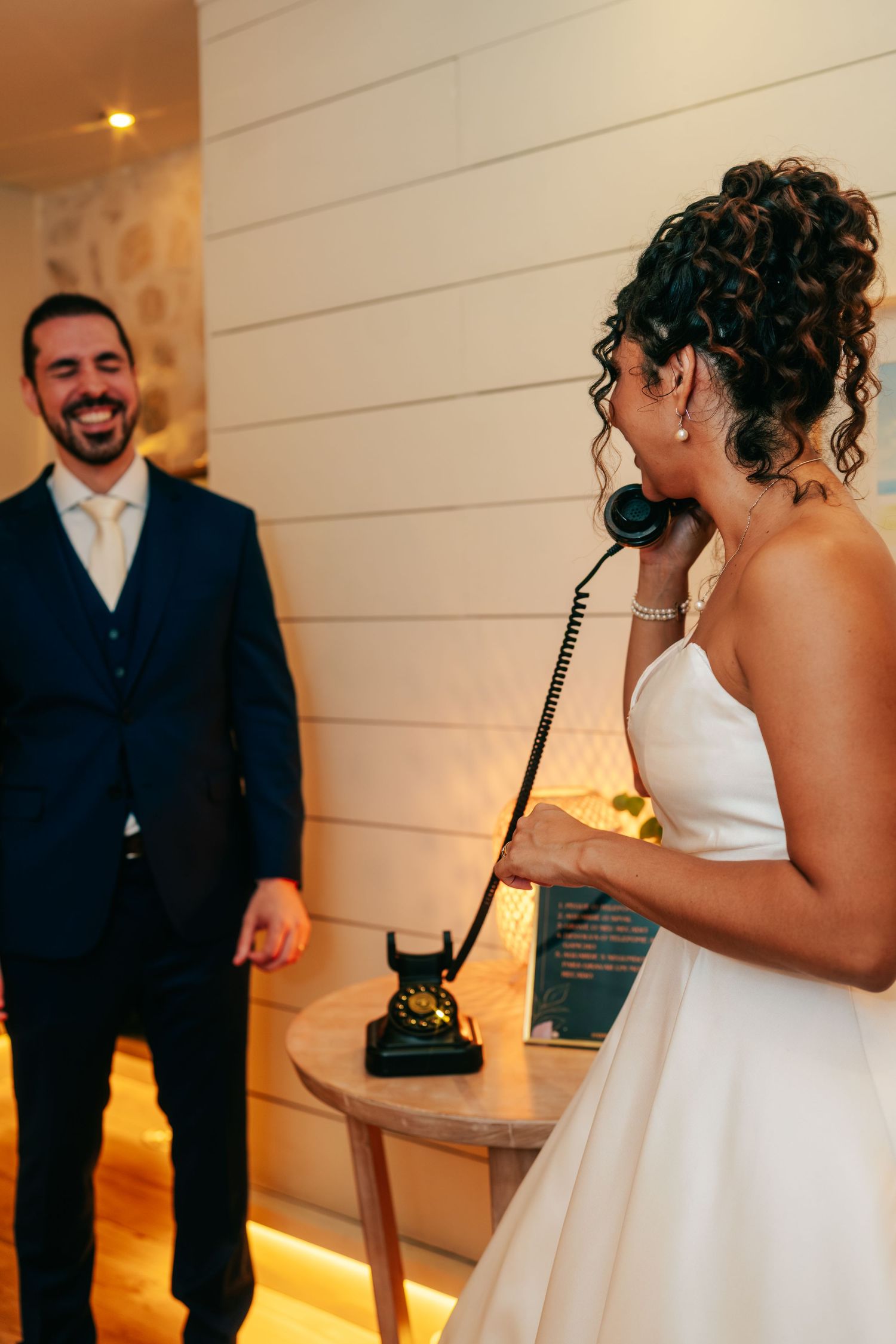 High-energy Brazilian wedding reception with pagode band at Botânico Quintal in São Paulo.