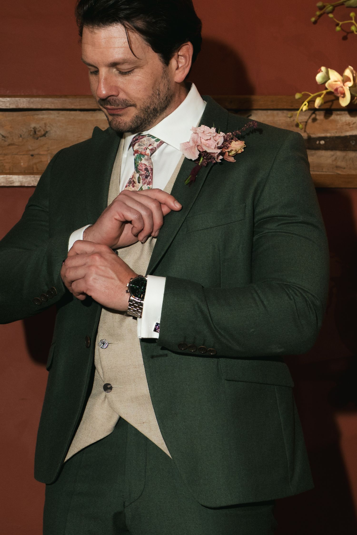 Groom preparation at South Farm, captured by @lyfphotos