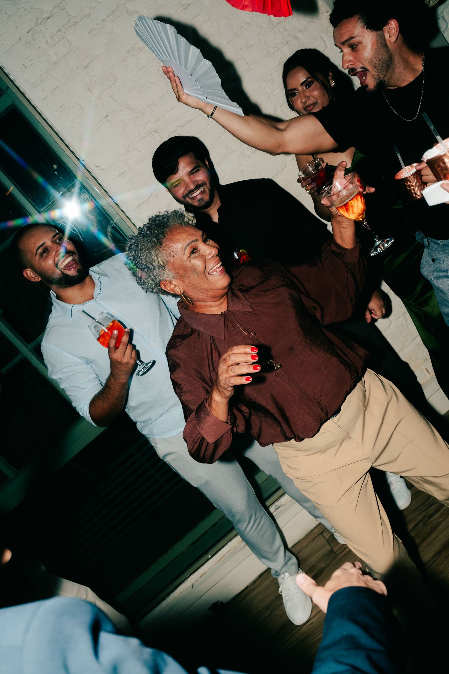 High-energy Brazilian wedding reception with pagode band at Botânico Quintal in São Paulo.