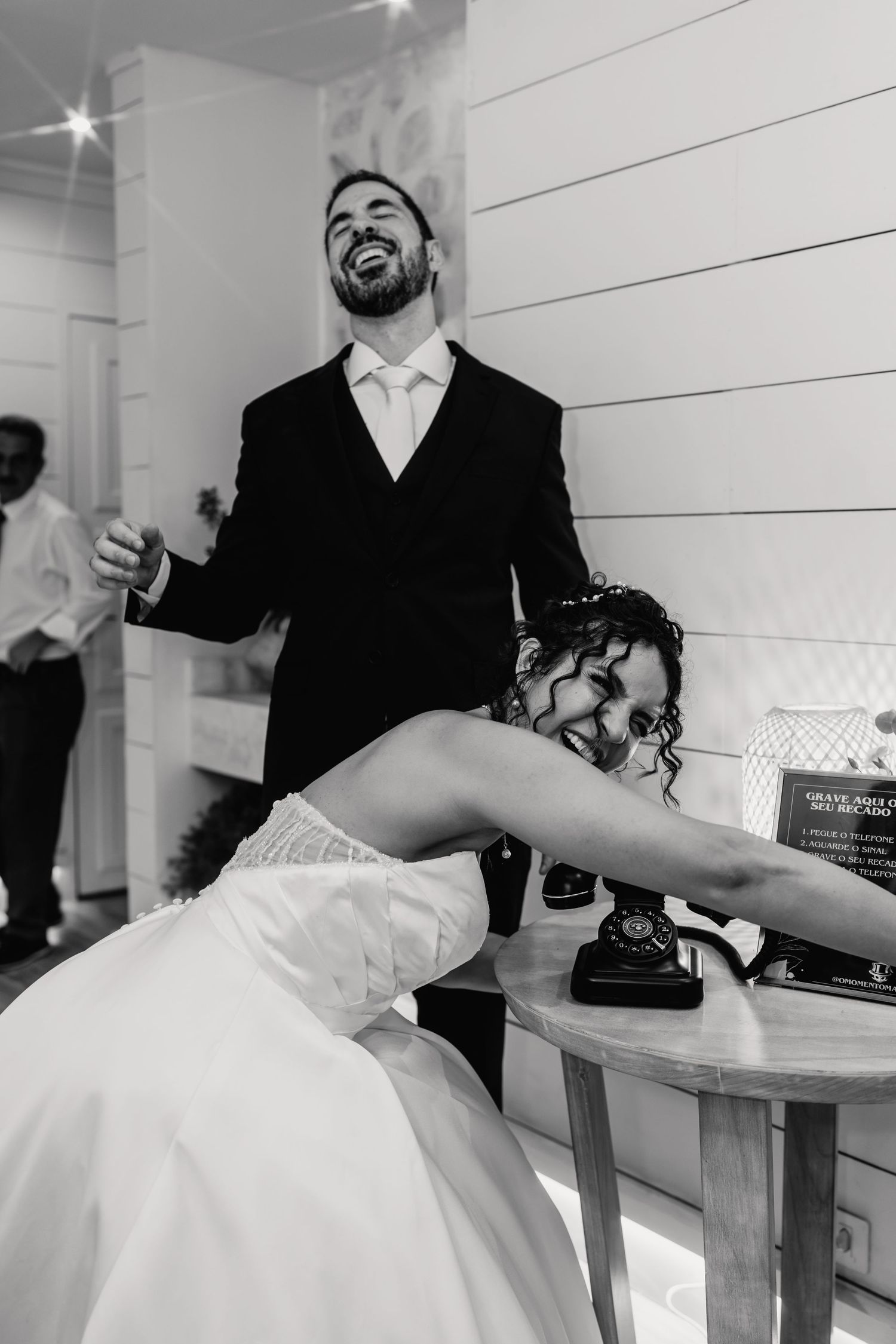 High-energy Brazilian wedding reception with pagode band at Botânico Quintal in São Paulo.