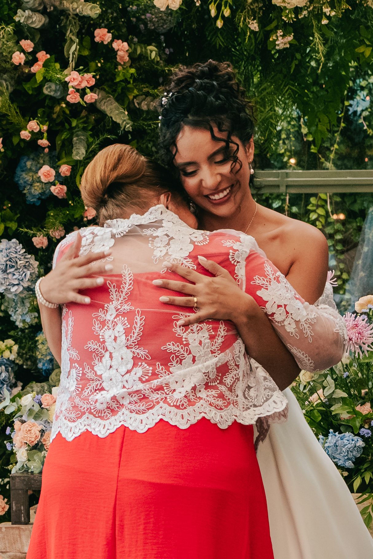 Emotional greenhouse wedding ceremony at Botânico Quintal in São Paulo, Brazil.