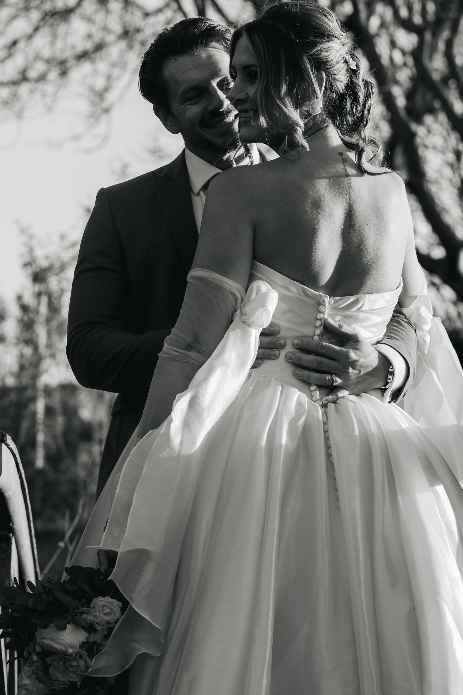 Wedding golden hour portraits at South Farm, captured by @lyfphotos