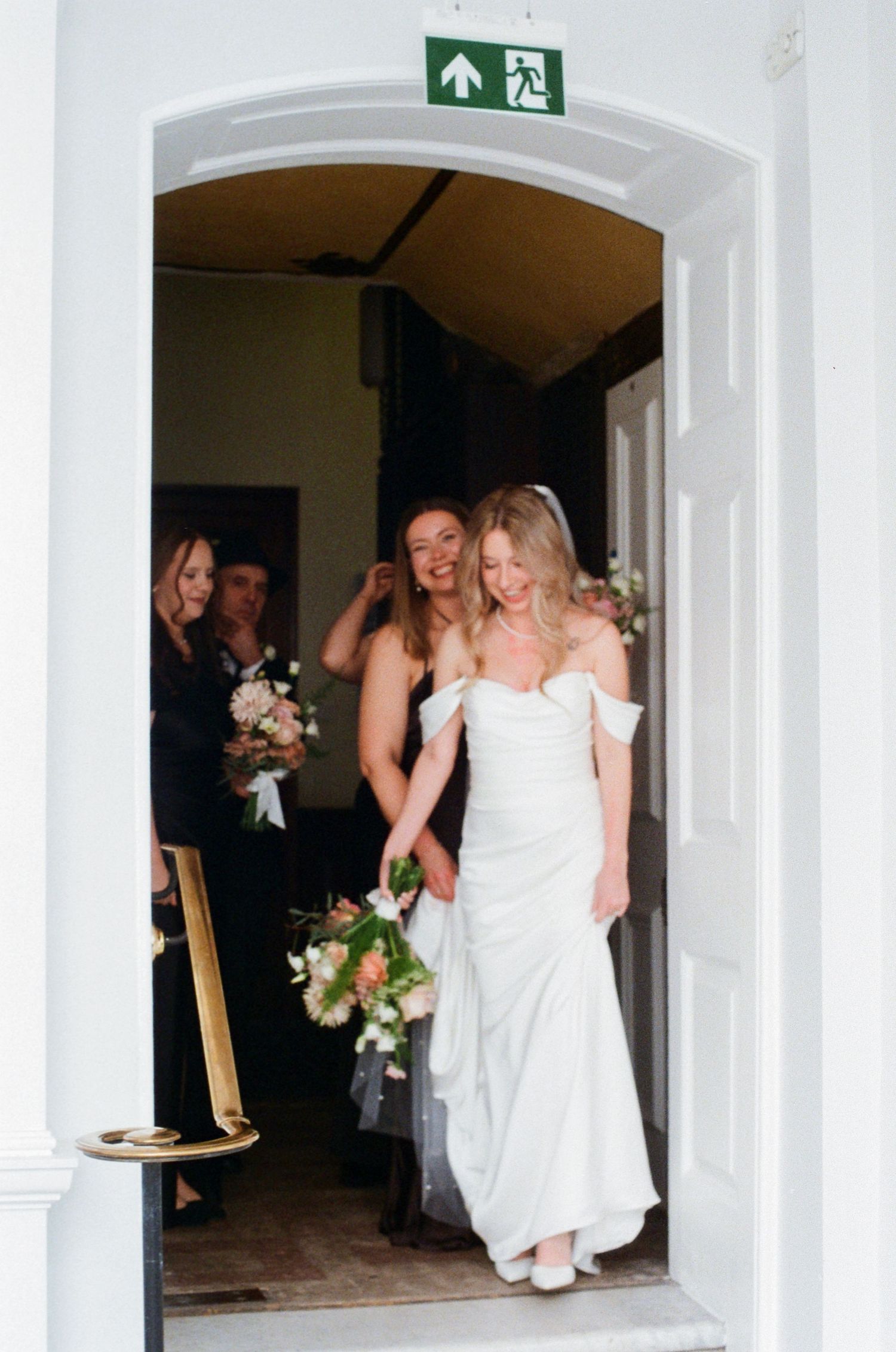 Bride arriving at York House for intimate spring wedding in Twickenham