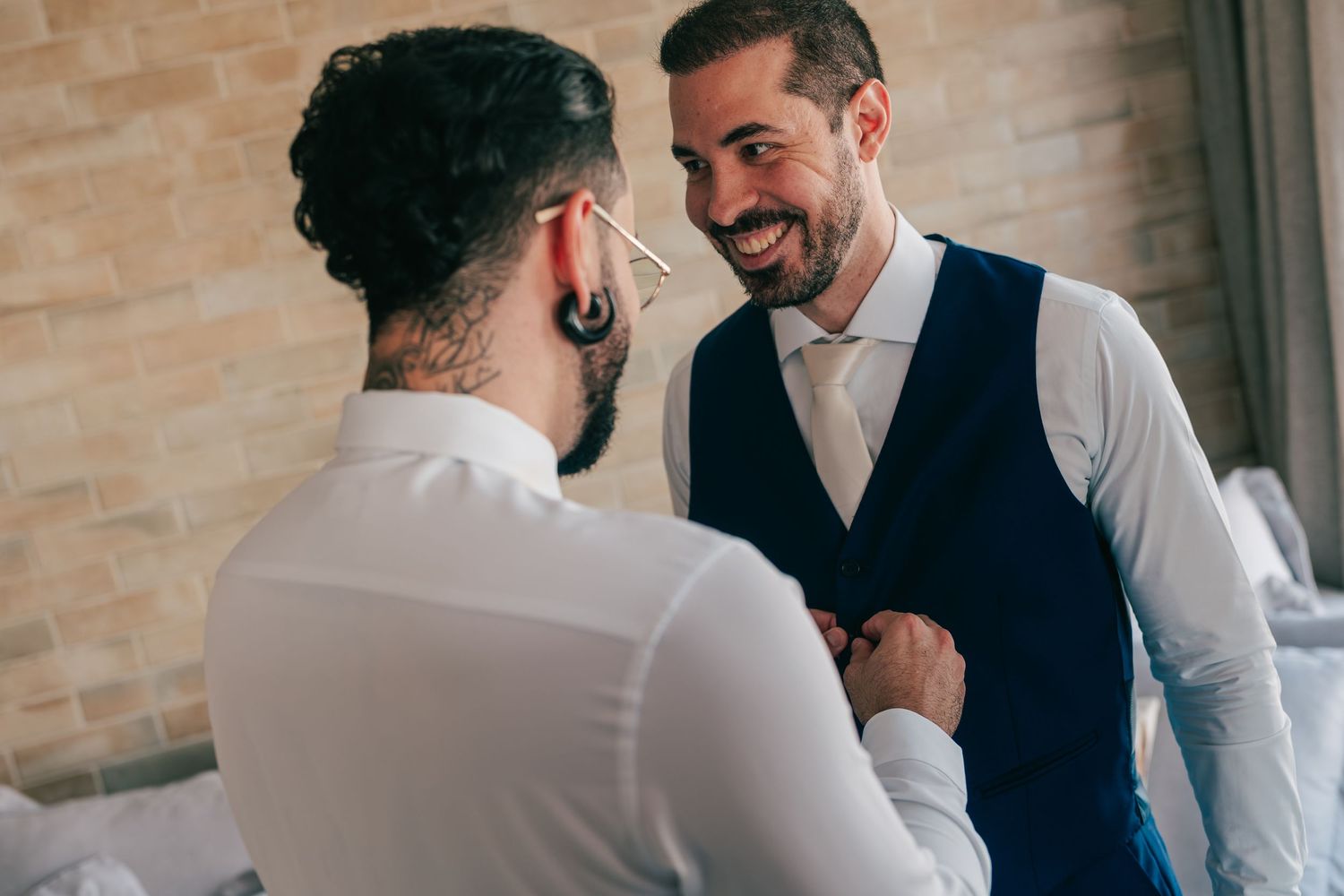 Groom getting ready with father and friends before Botânico Quintal wedding in São Paulo, Brazil.