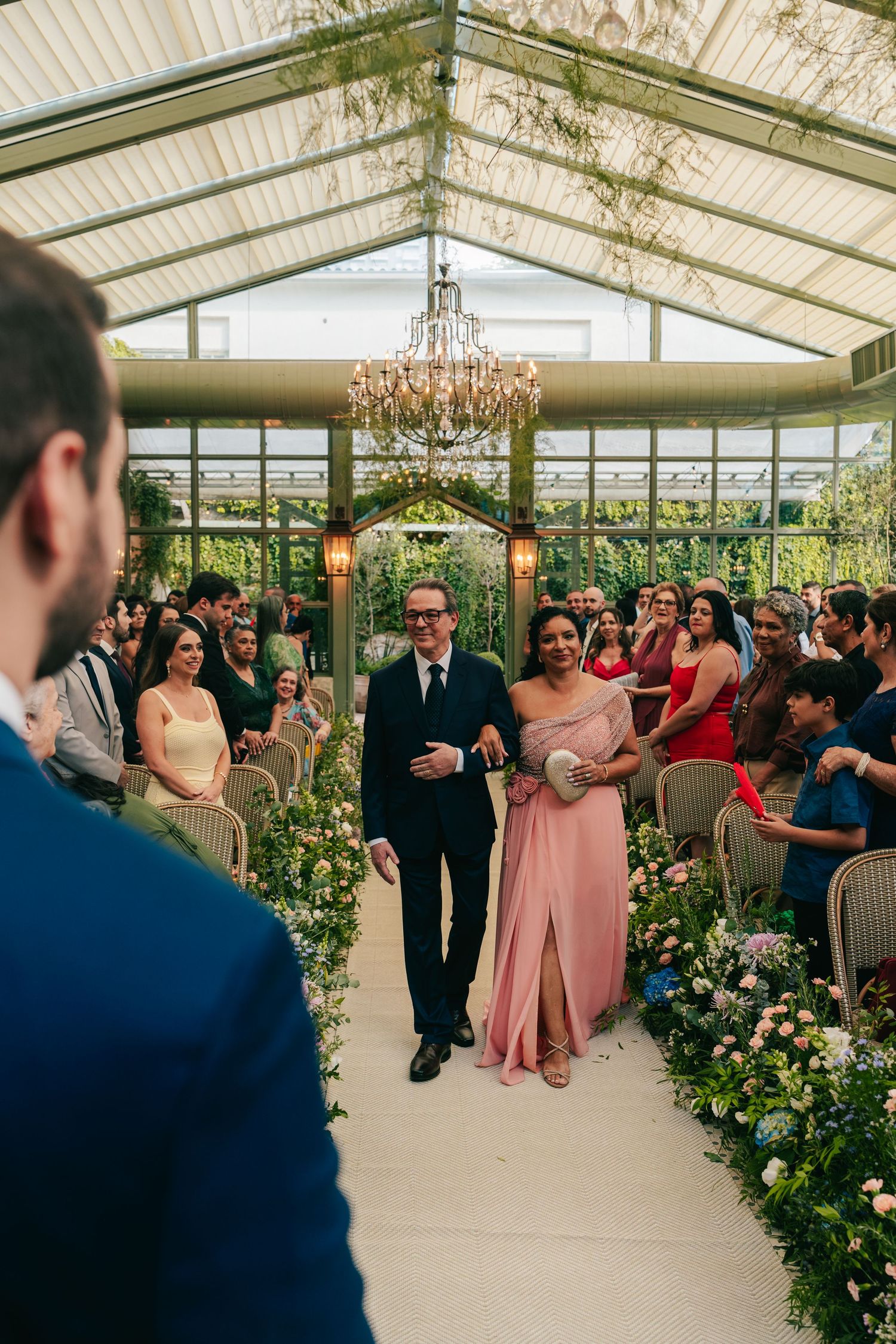 Emotional greenhouse wedding ceremony at Botânico Quintal in São Paulo, Brazil.
