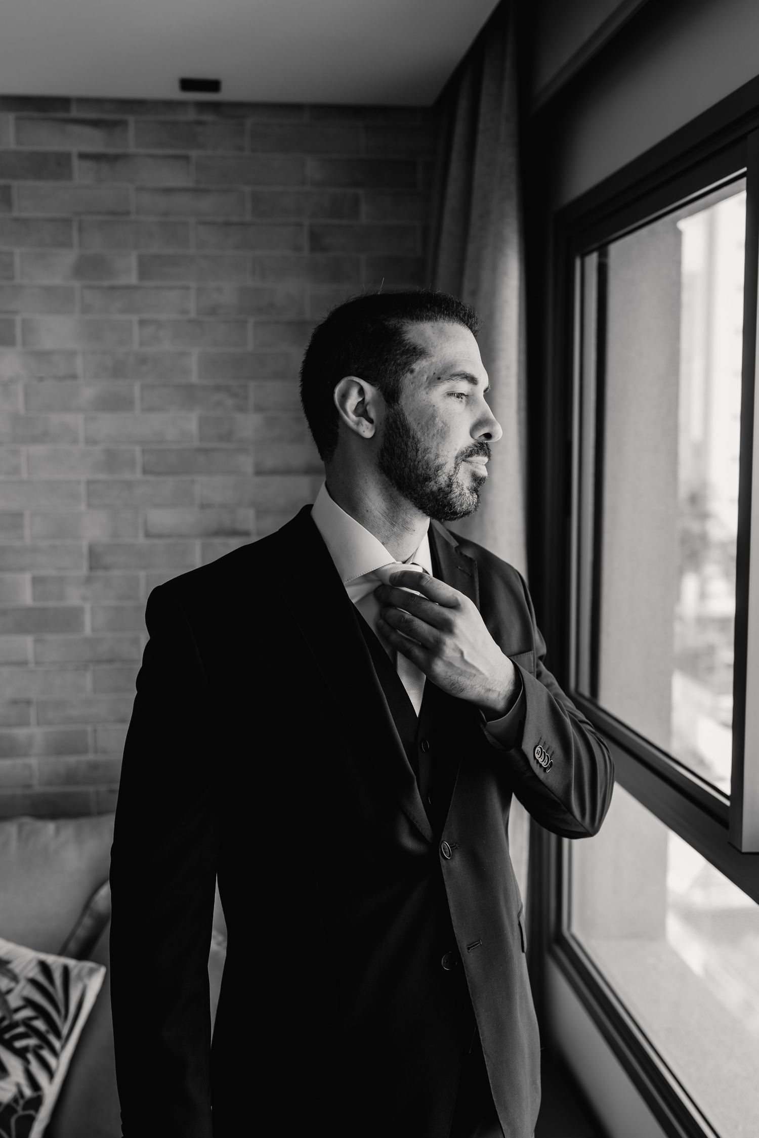 Groom getting ready with father and friends before Botânico Quintal wedding in São Paulo, Brazil.