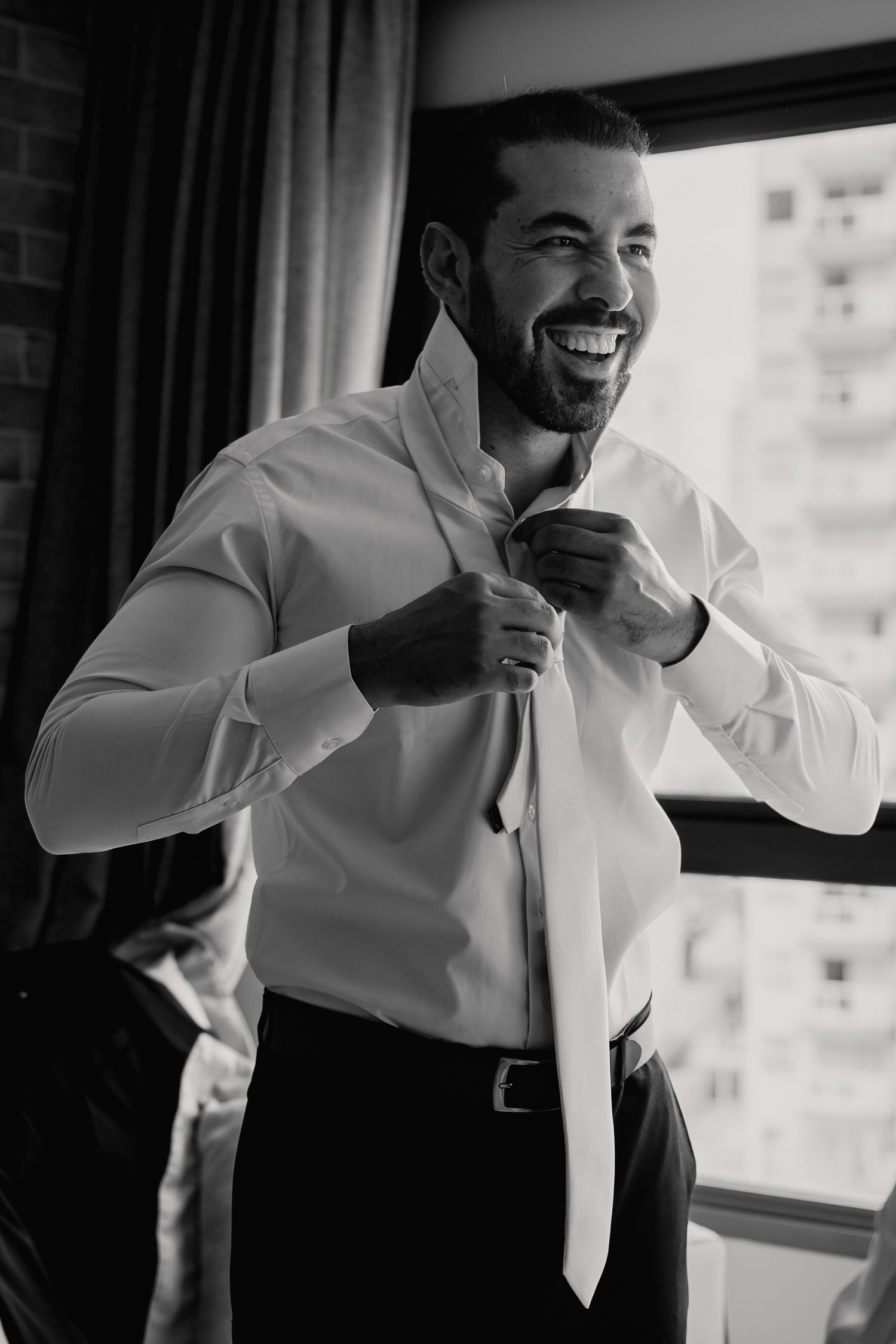 Groom getting ready with father and friends before Botânico Quintal wedding in São Paulo, Brazil.