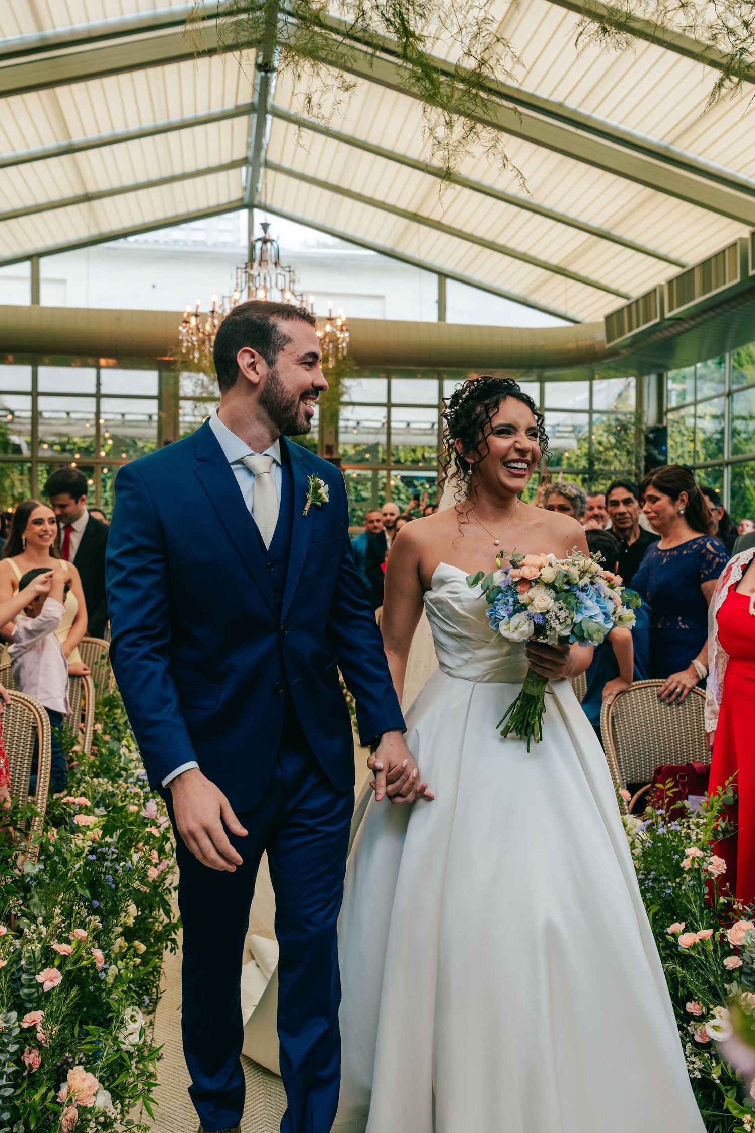 Emotional greenhouse wedding ceremony at Botânico Quintal in São Paulo, Brazil.