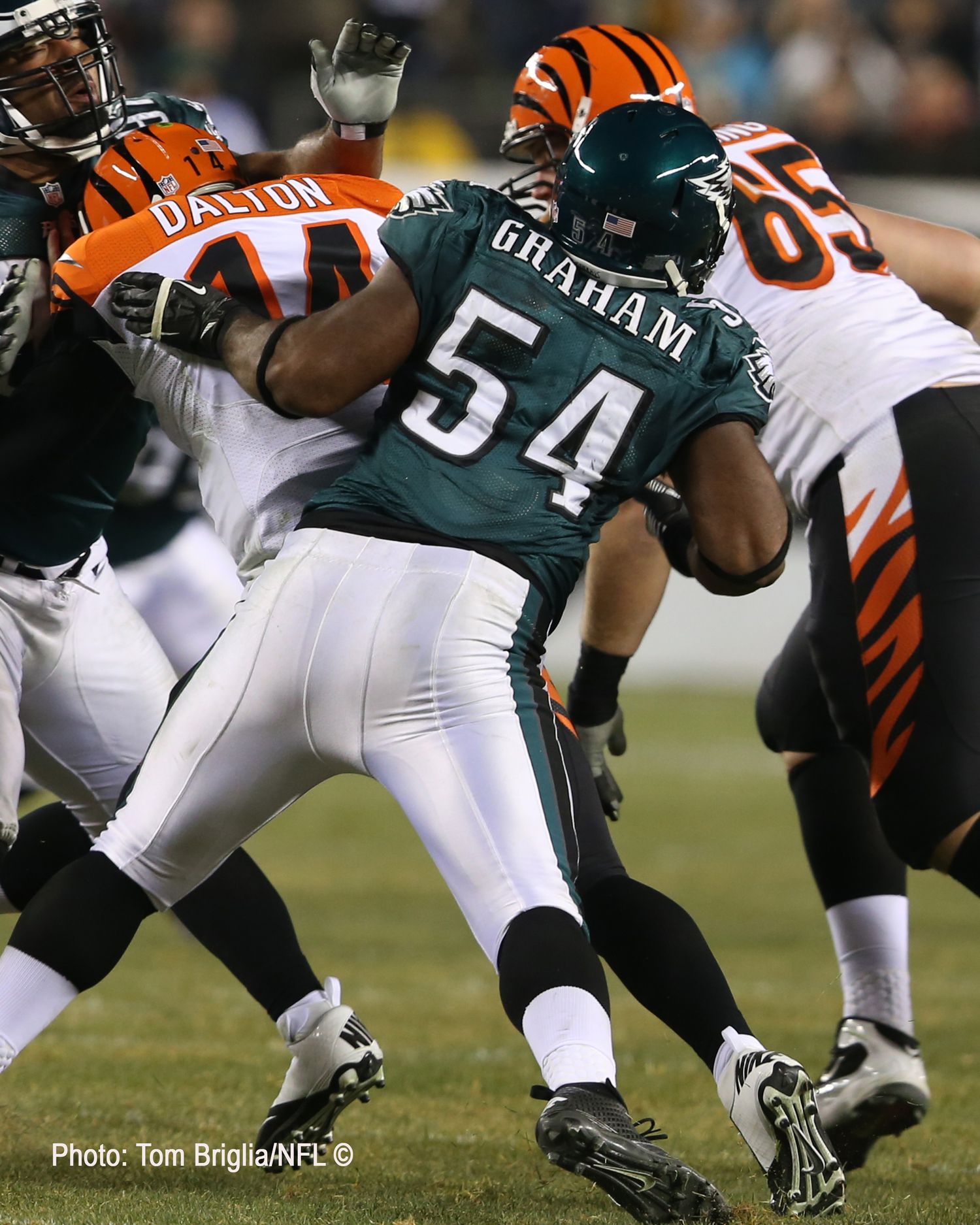 Football players battle at the line of scrimmage during an Eagles vs Bengals game.