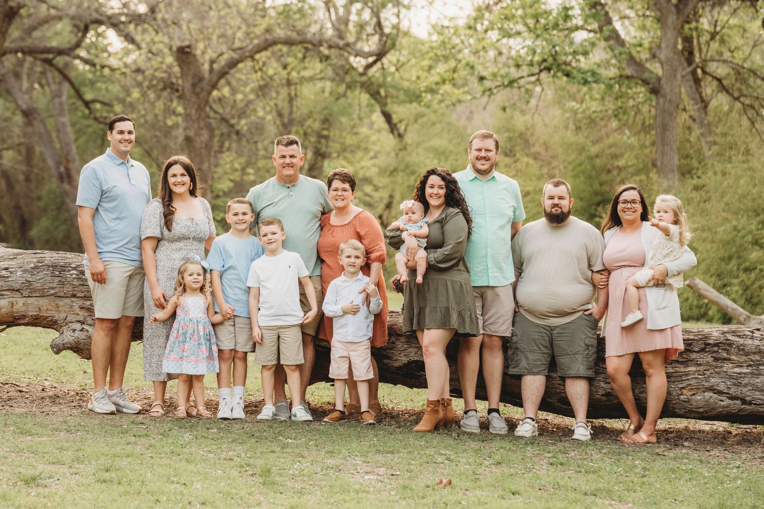 Extended family portrait outdoor oak tree session Central Texas Sudden Joy Visuals