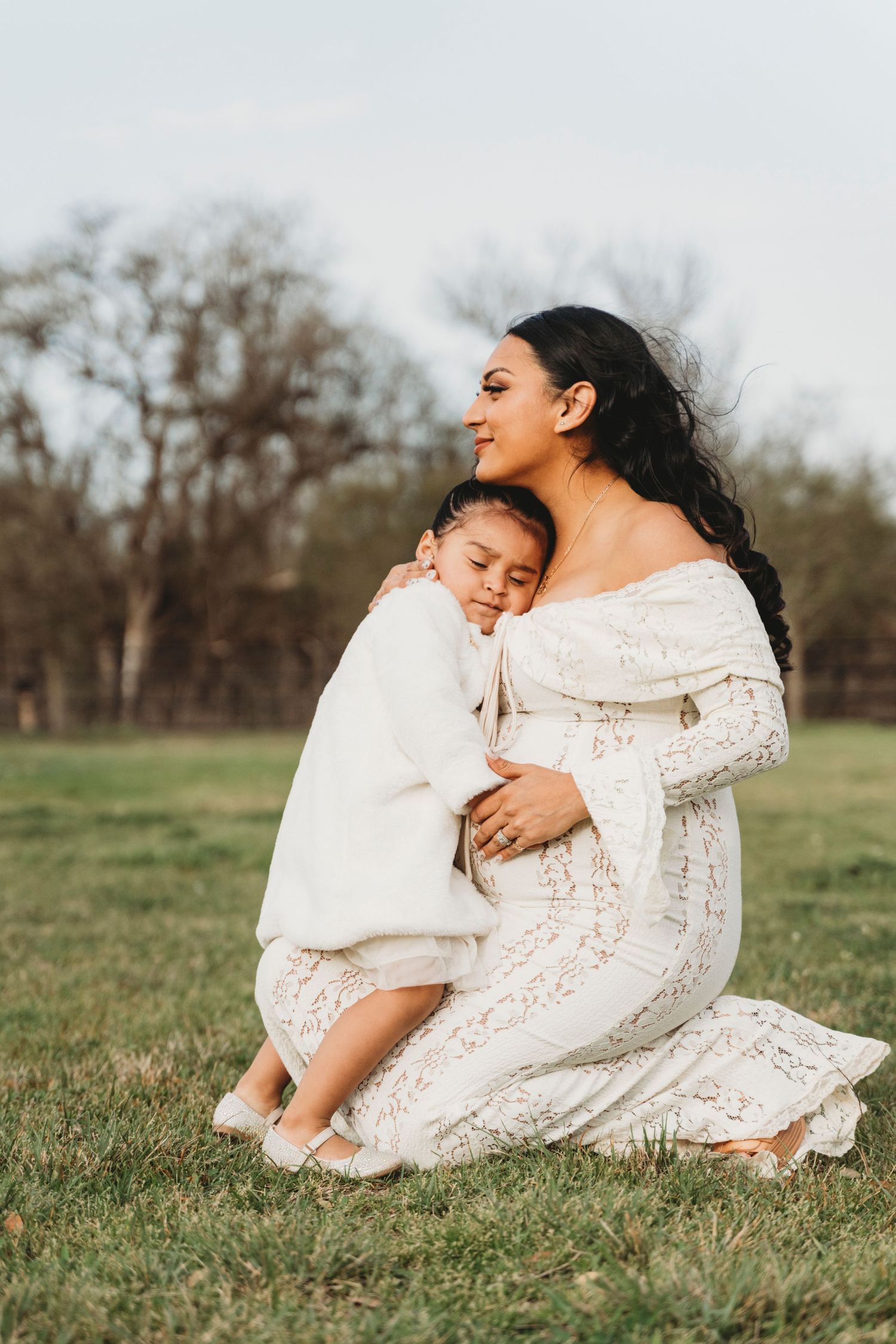 Maternity session mama kneeling golden hour outdoor Central Texas Sudden Joy Visuals