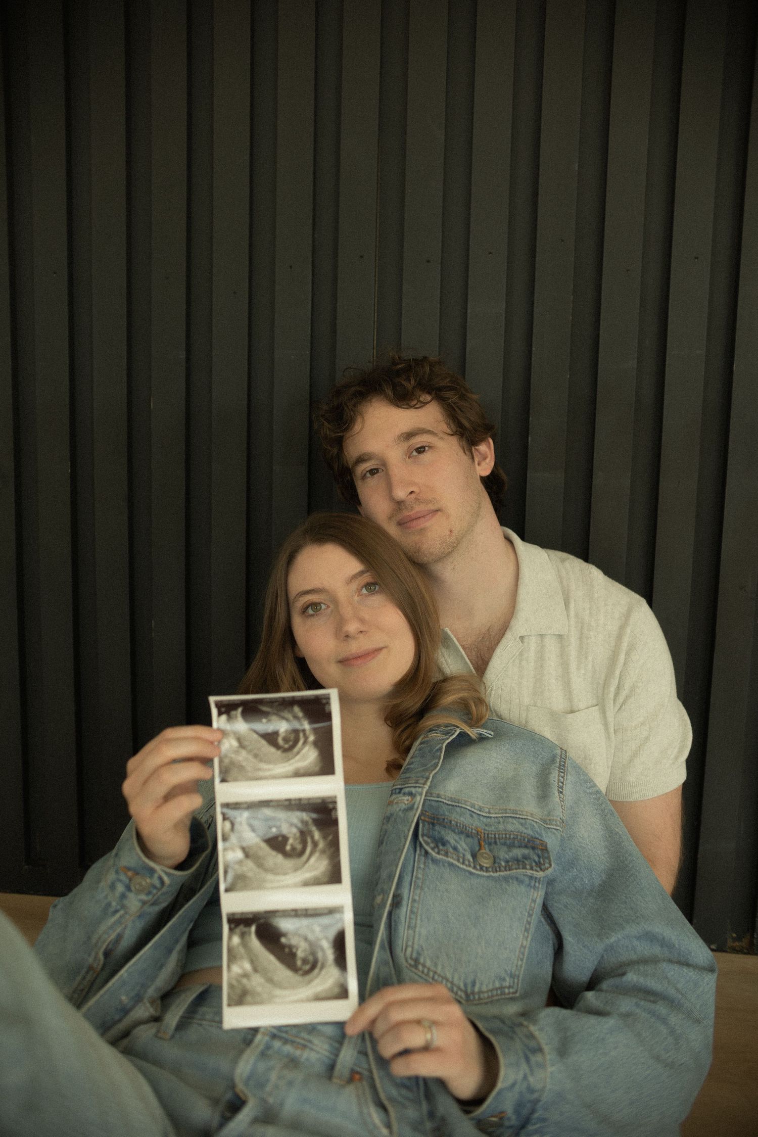 Couples photoshoot for their pregnancy annoucement