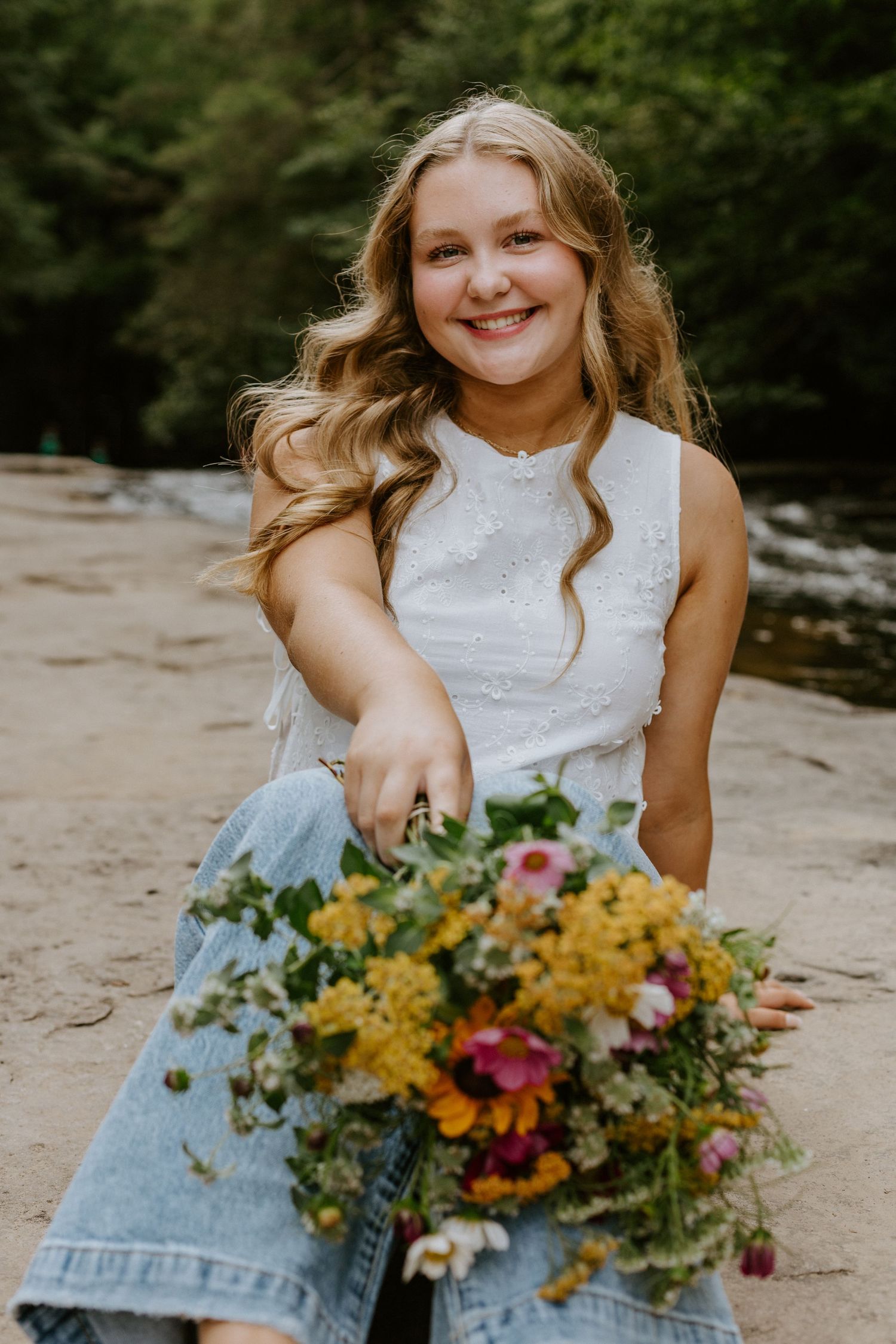 Natural senior pictures by Cortny Jo Photography