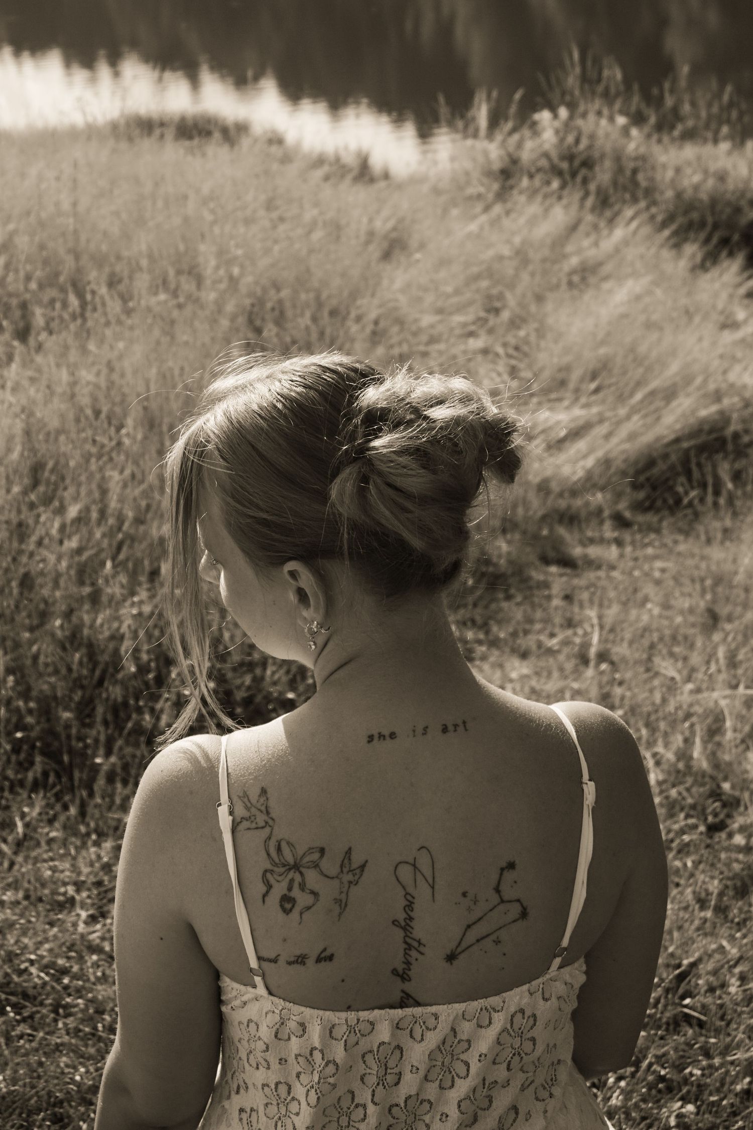 Professionelles Portraitshooting im Freien.