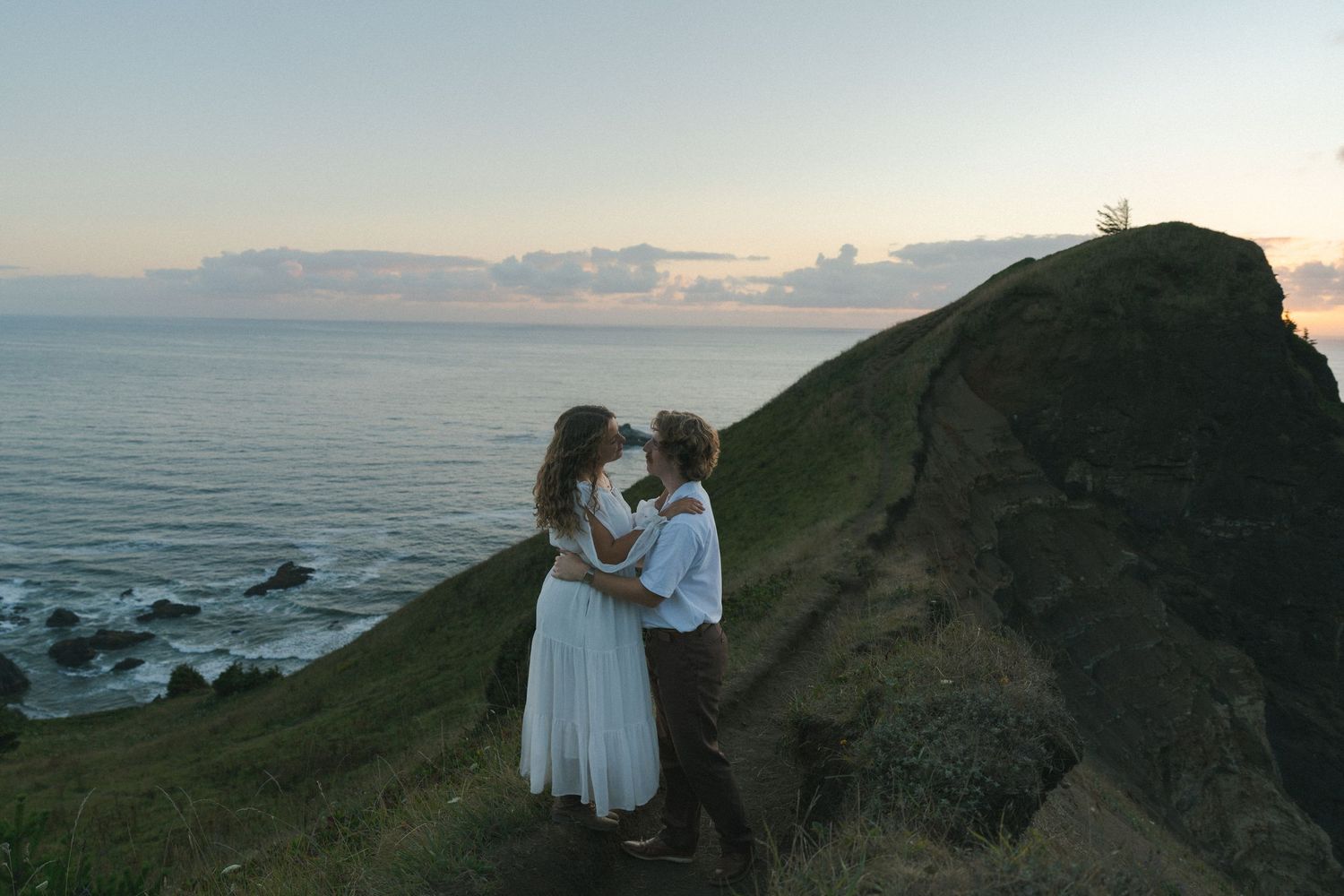 Couple hiking God's Thumb on the Oregon Coast