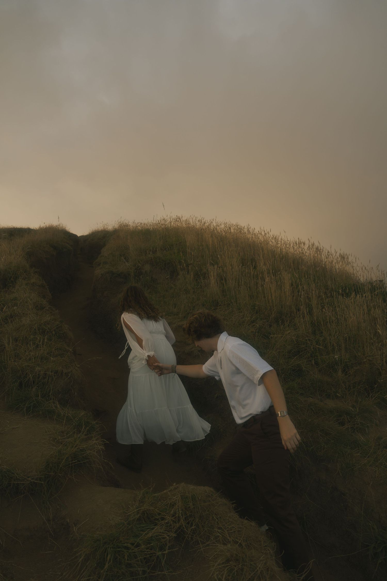 Couple hiking God's Thumb on the Oregon Coast