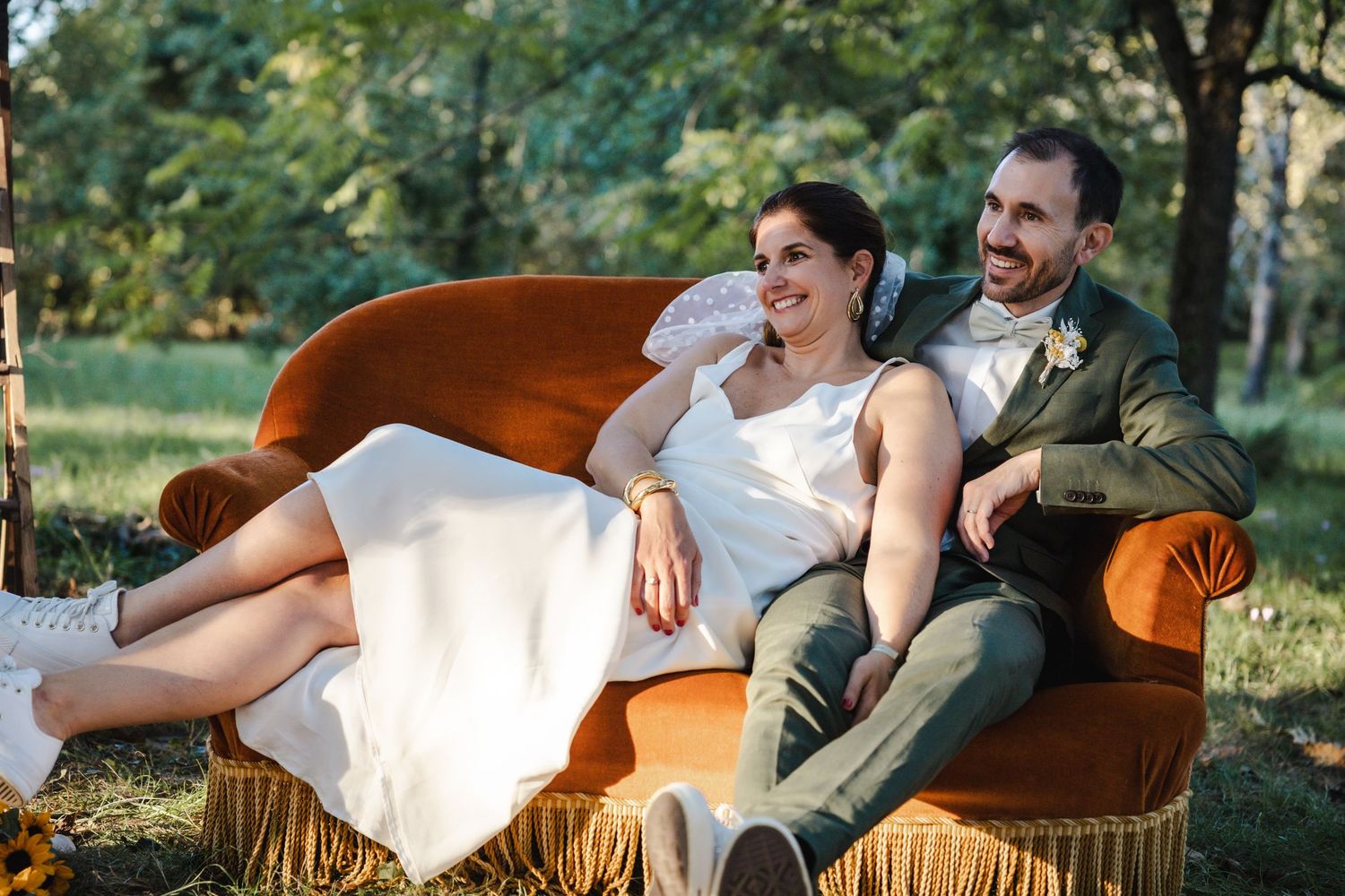 Séance photo de couple chaleureux et lumineux