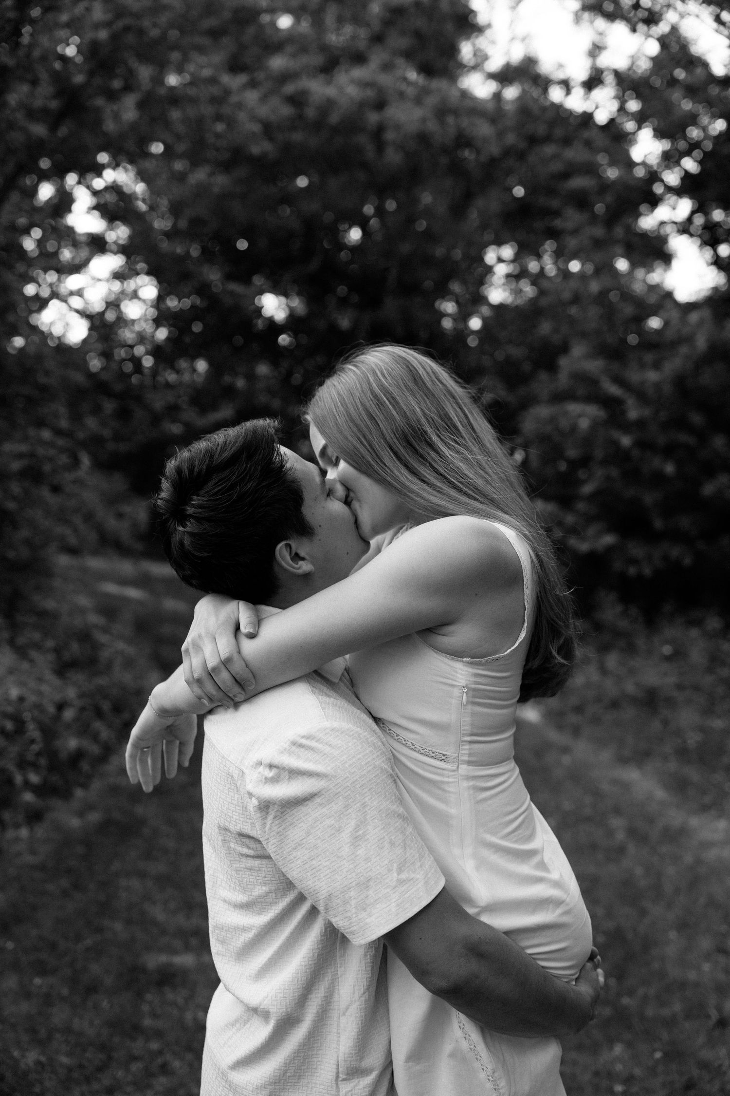 Engagement session, wrap around, pick her up, black and white