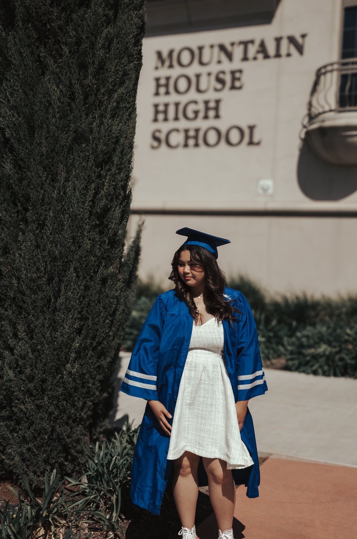Story‑driven senior portraits in Mountain House California captured outdoors in warm, soft natural light