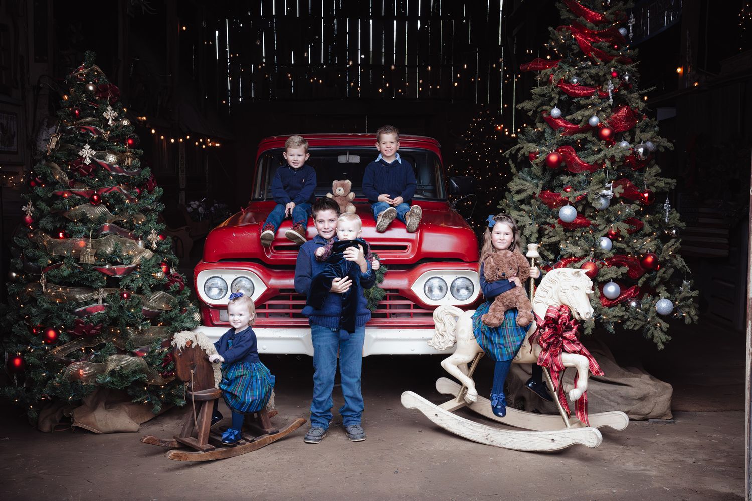 Lodi families: Christmas portrait sessions are now open. Book early to save time, avoid rush fees, and get holiday cards done on time.