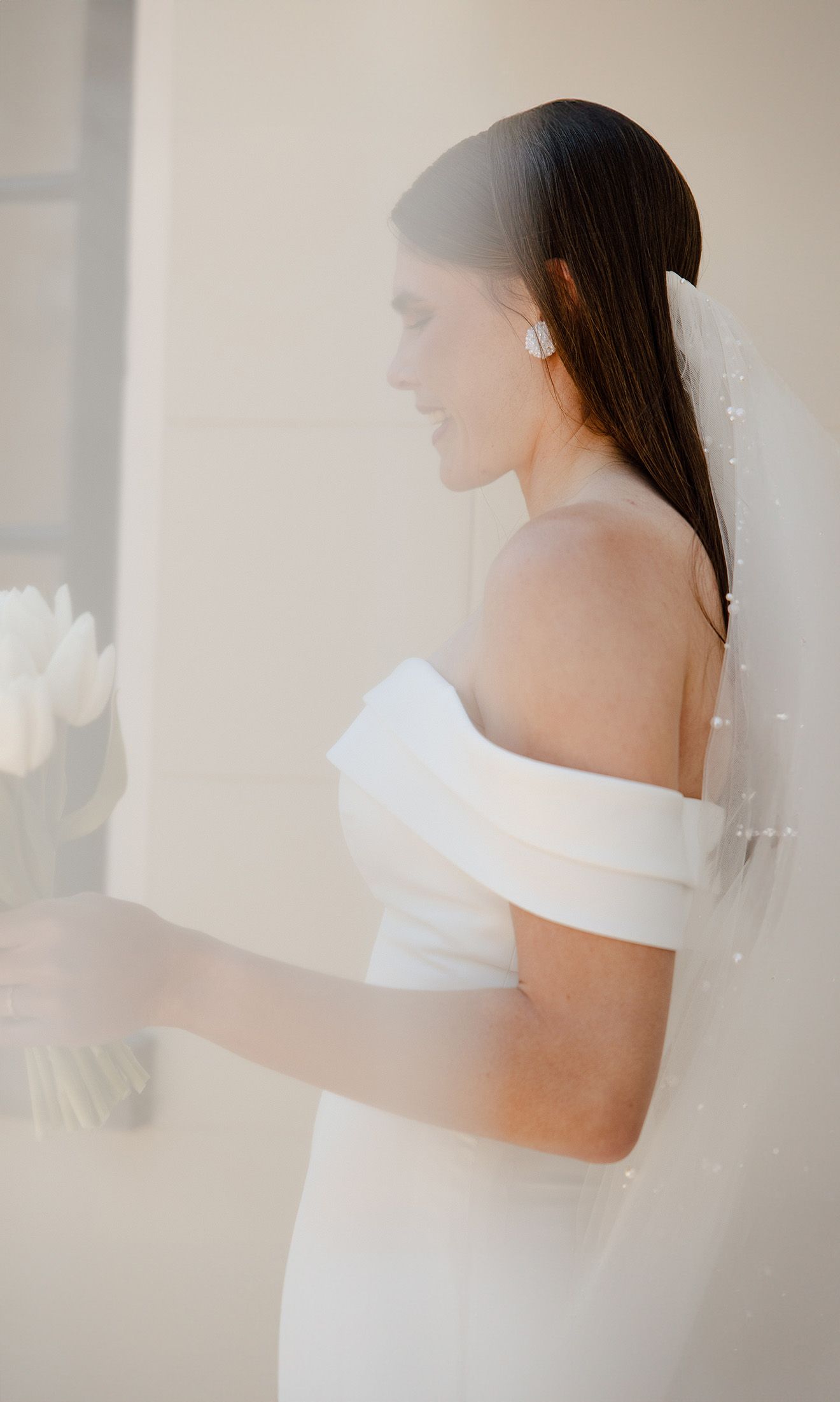 trouwfoto van bruid tijdens de loveshoot met dromerig effect