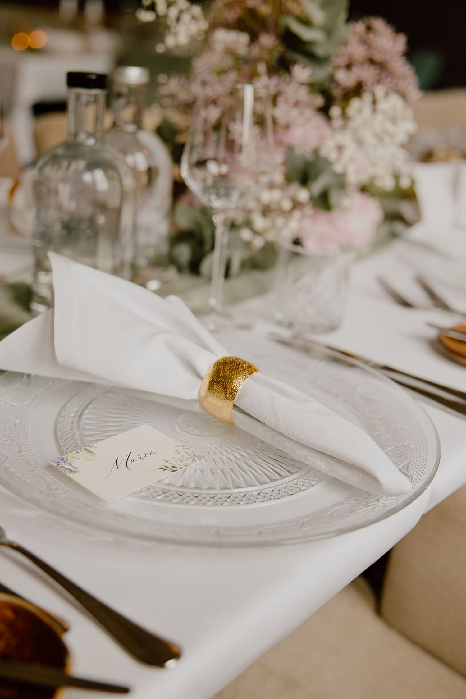 details van dinersetting tijdens de bruiloft