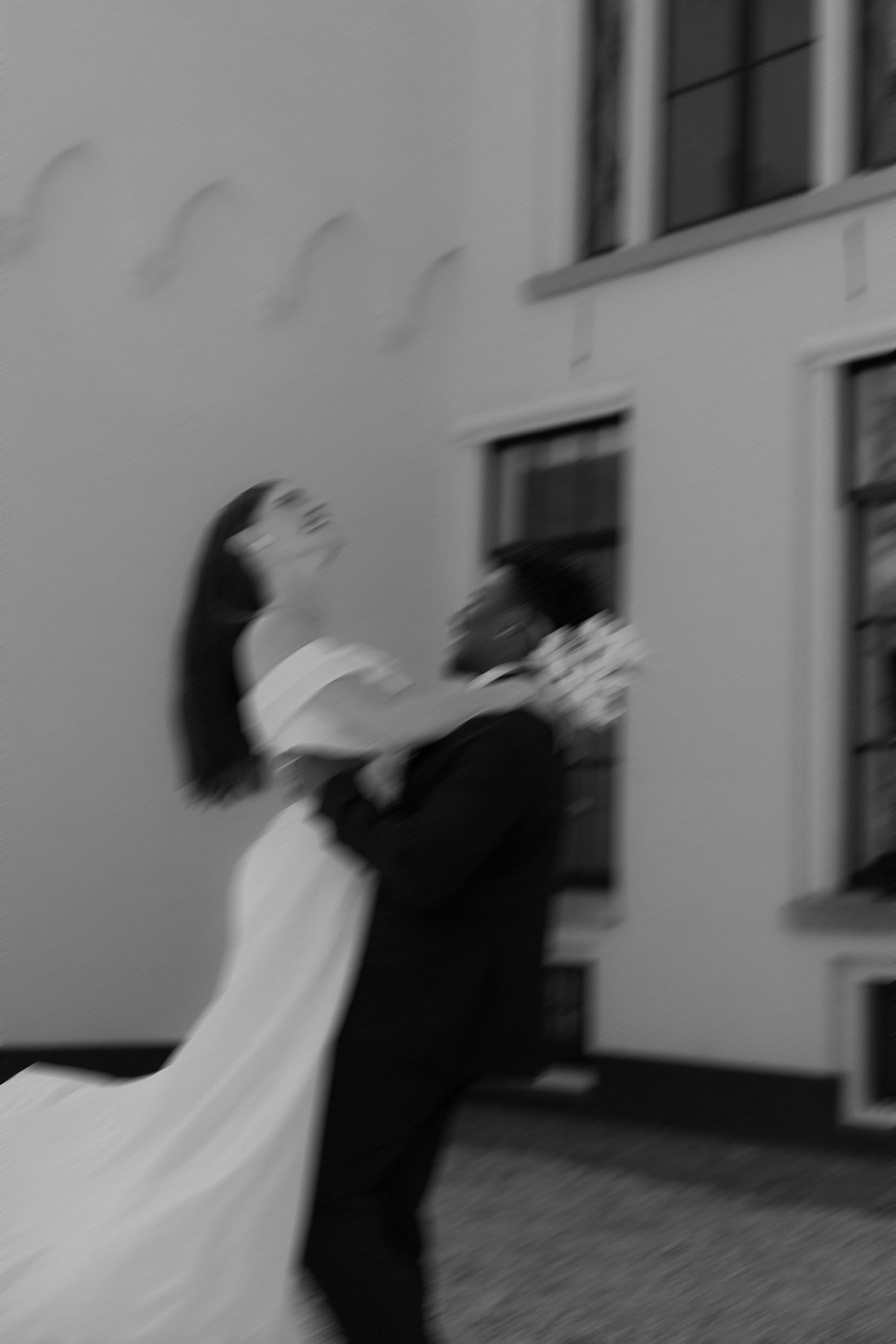 Editorial blurry foto van bruidspaar bij Landgoed de Salentein