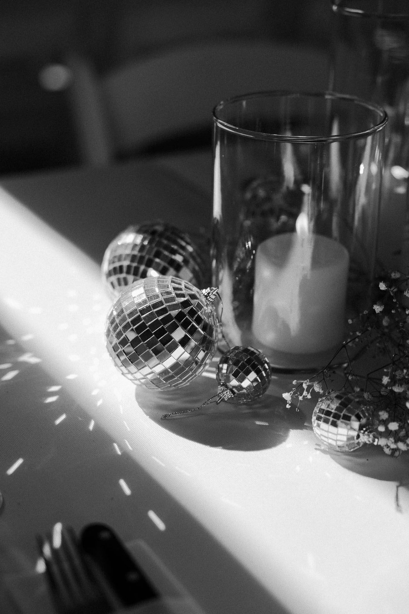 details van diner tafel zoals de kaars en discobal