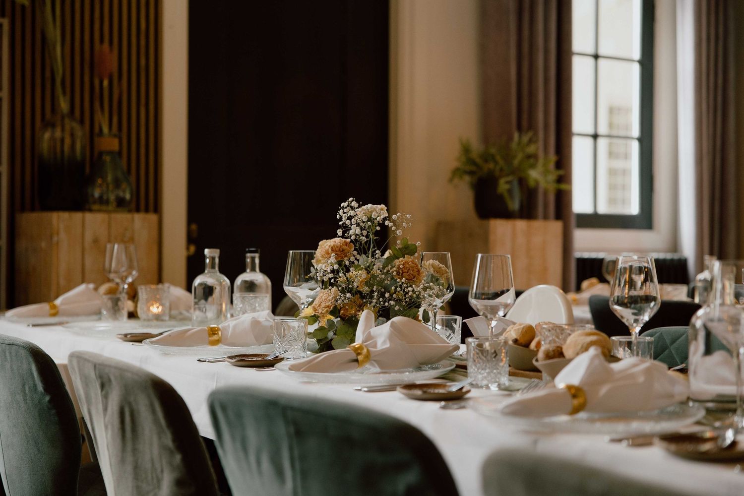 Foto van de tafel waar het diner wordt gehouden