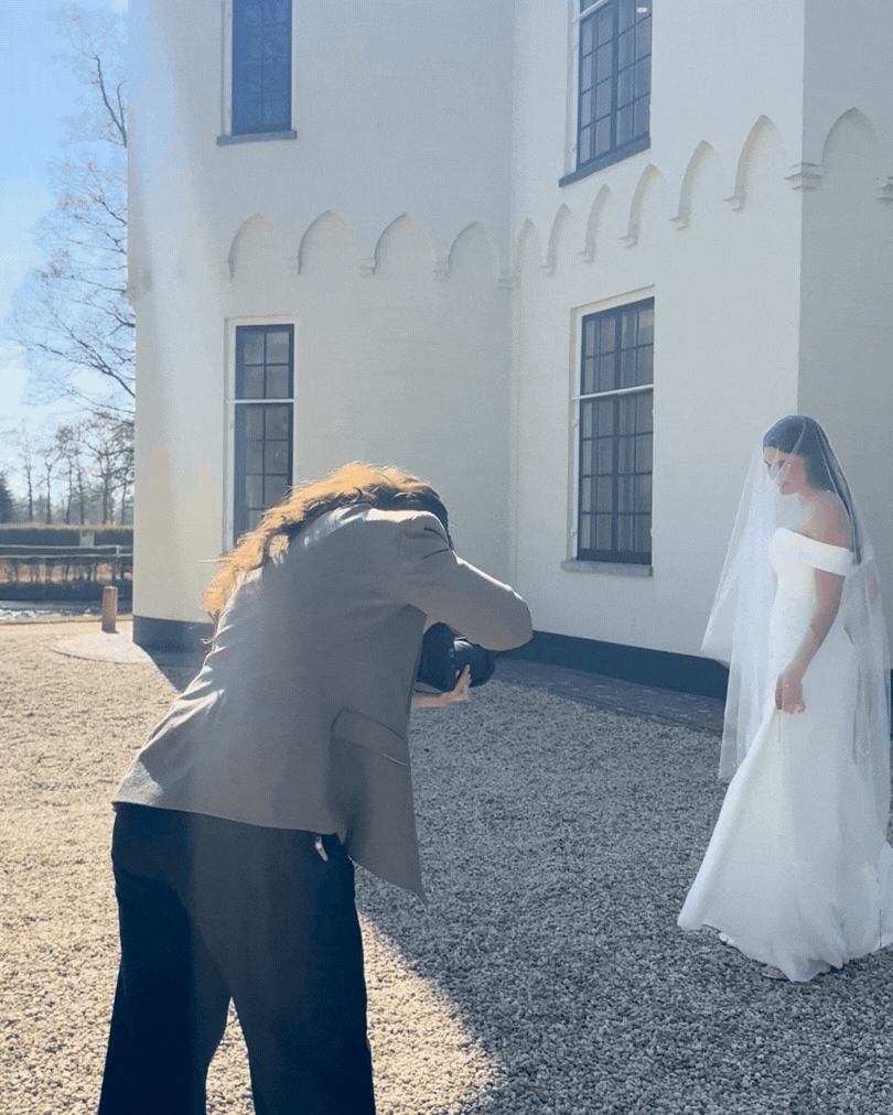 trouwfotograaf legt bruid vast bij de Salentein