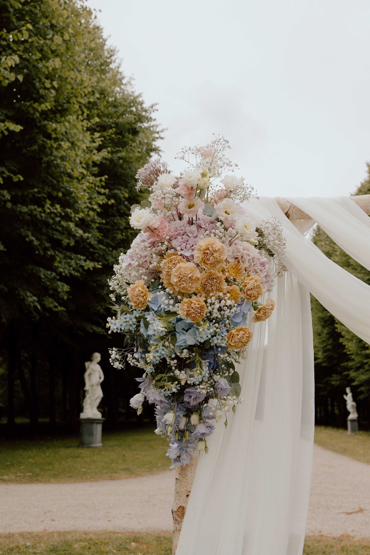 Bloemen en details van de ceremonie