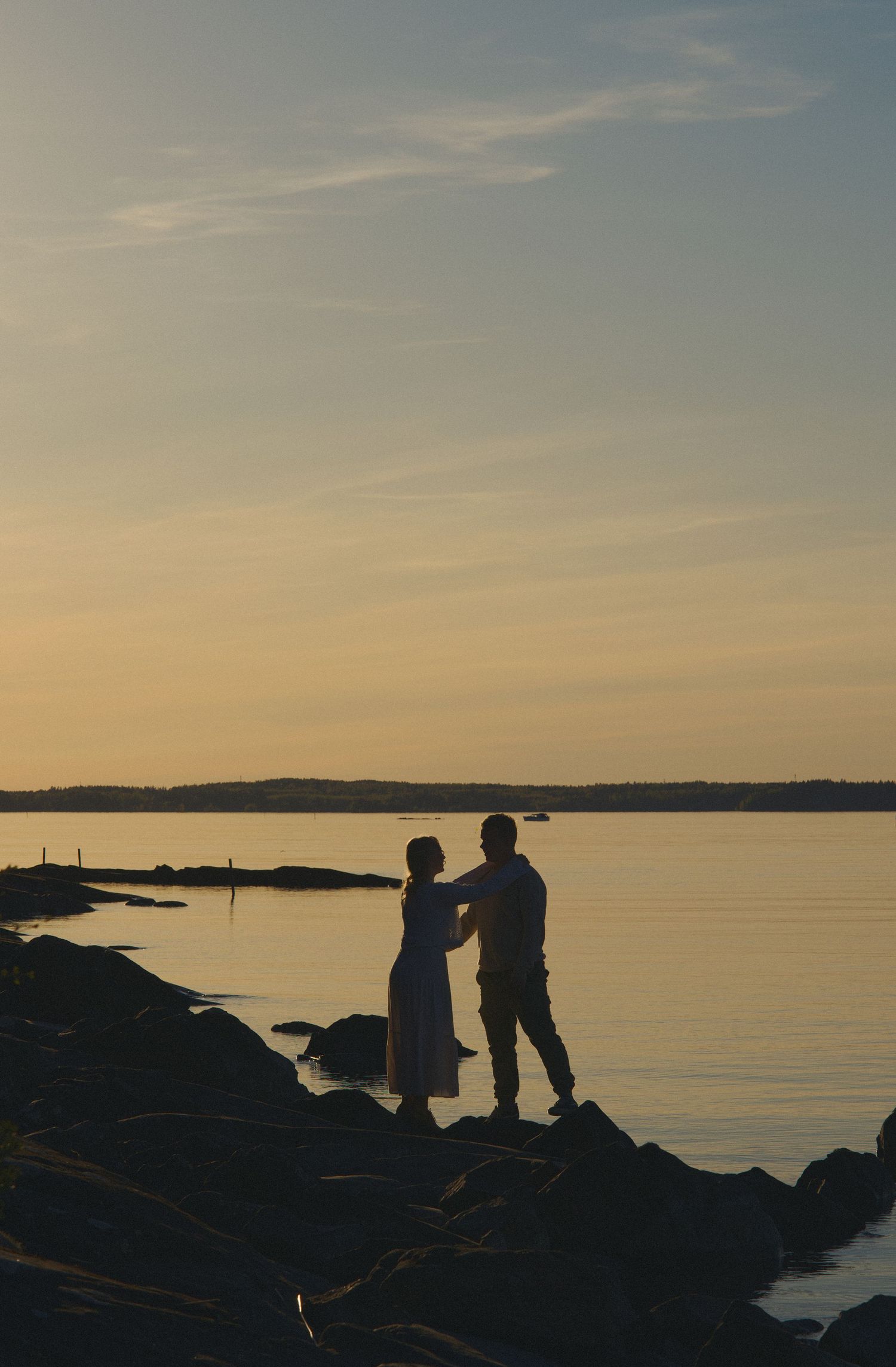 parikuvaus, kihlakuvaus, valokuvaus, valokuvaaja, valokuvaus Tampere, parikuvat, auringonlasku, valokuvaus miljöössä, miljöö, aito,
